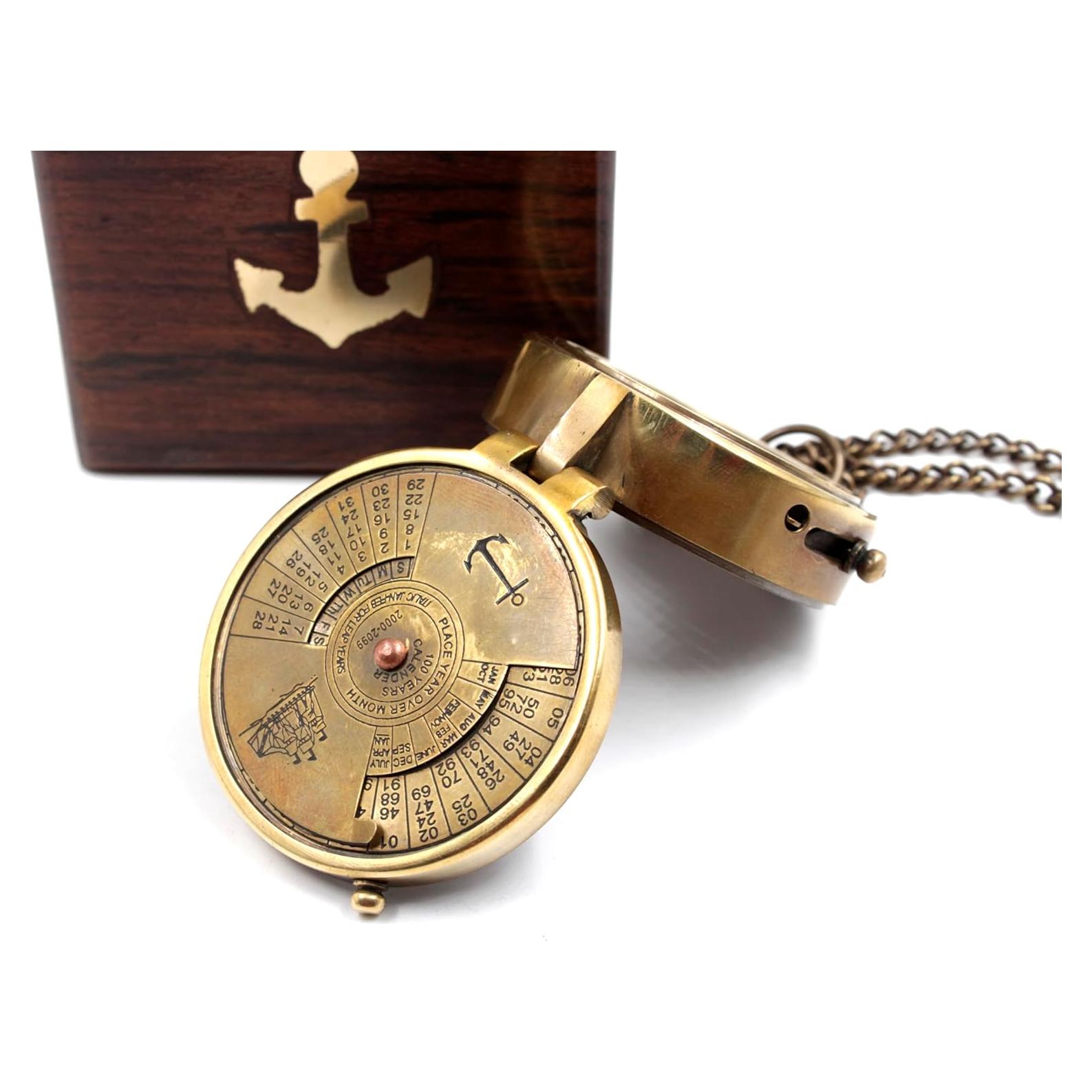 Brújula de bolsillo OCEAN REPLICAS de latón grabada 5cm