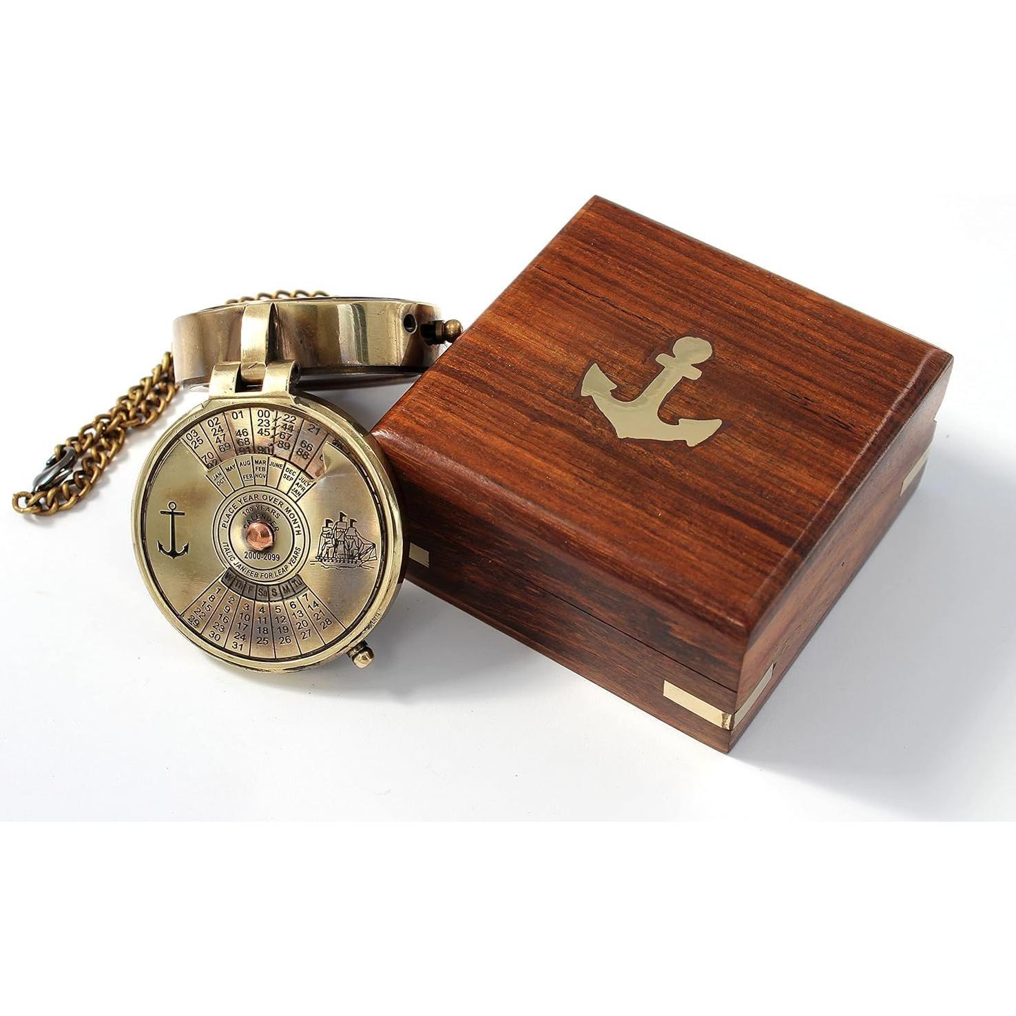 Brújula de bolsillo OCEAN REPLICAS de latón grabada 5cm