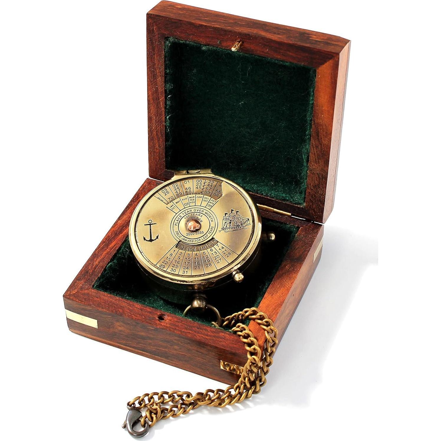 Brújula de bolsillo OCEAN REPLICAS de latón grabada 5cm