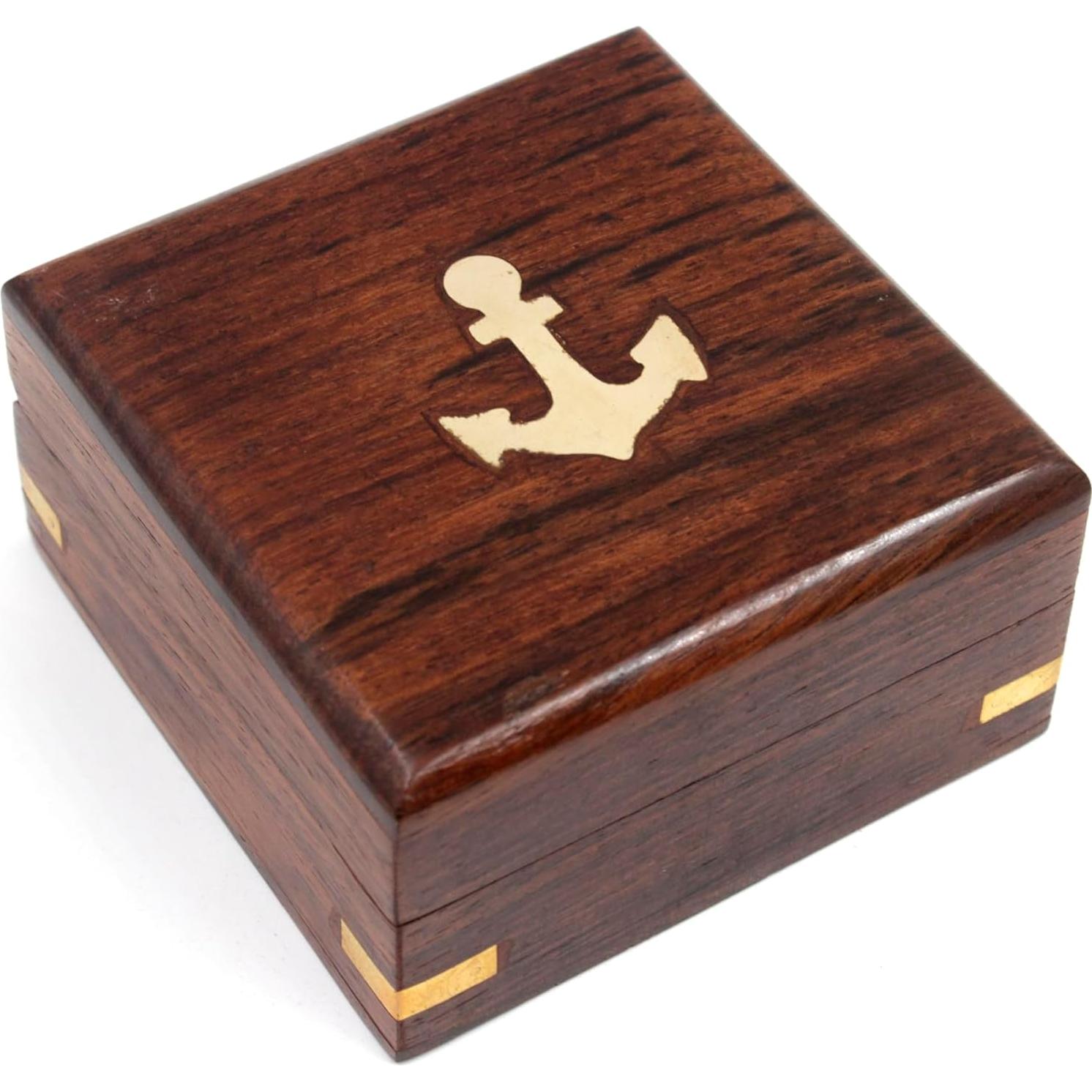 Brújula de bolsillo OCEAN REPLICAS de latón grabada 5cm