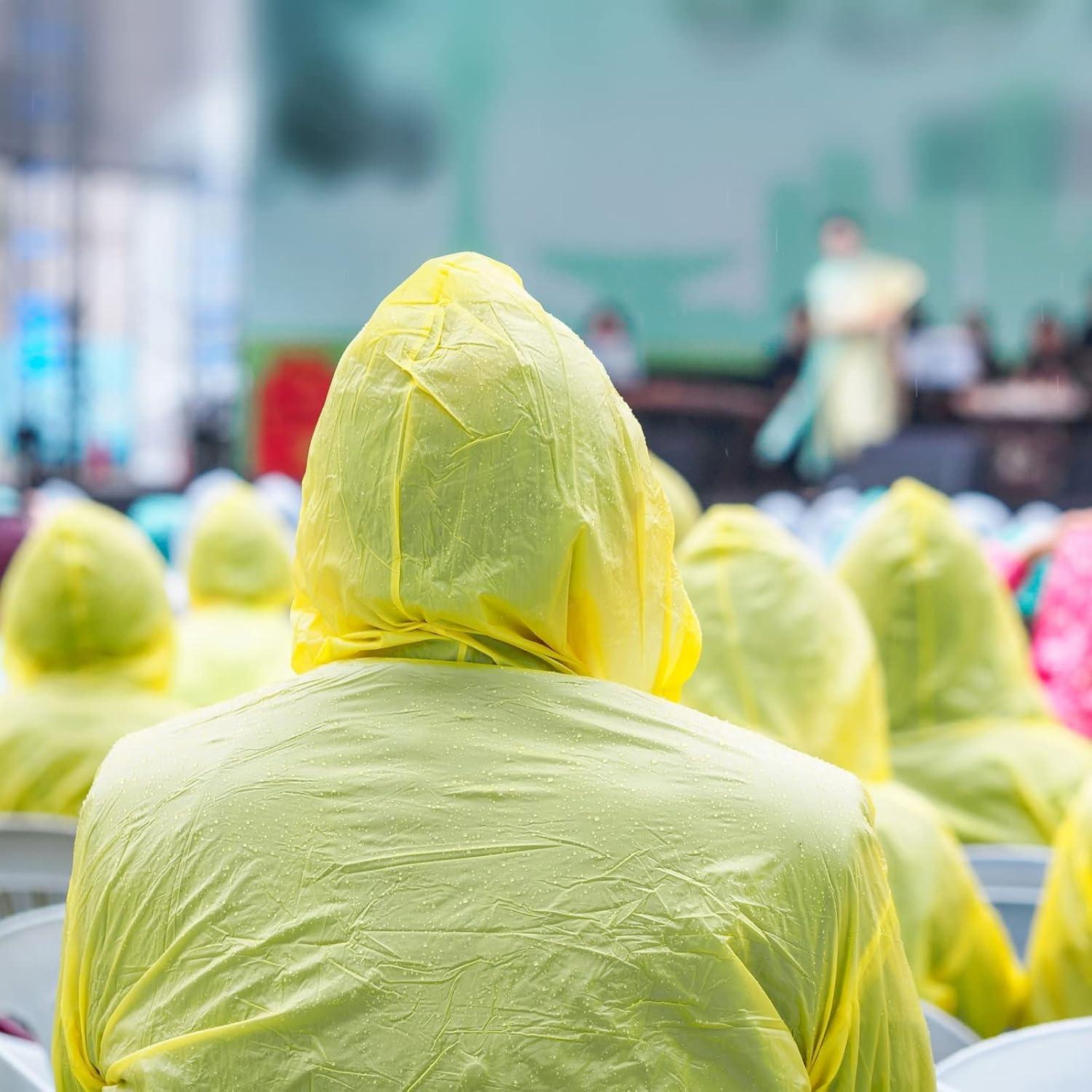 Paquete de 50 Ponchos de Lluvia Desechables Juvale 127x102cm