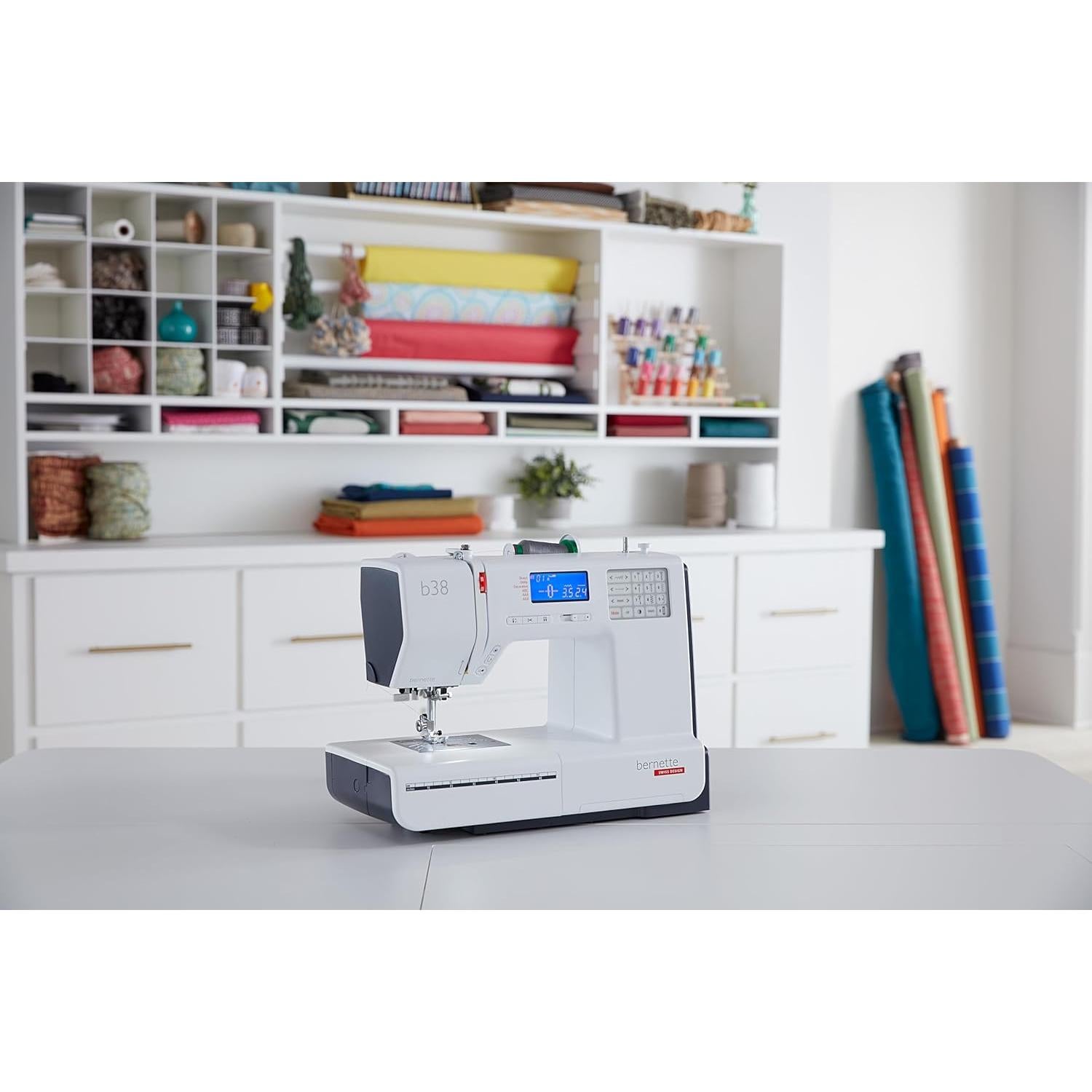 Máquina de Coser Computarizada Bernette B38 - 394 Puntadas, LCD