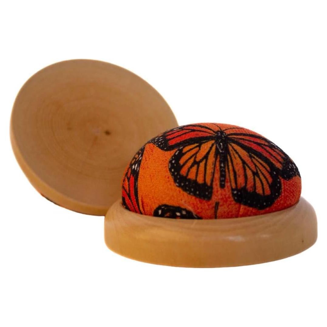 Almohadilla para Alfileres Fair Goods Mariposa Monarca 6.35cm