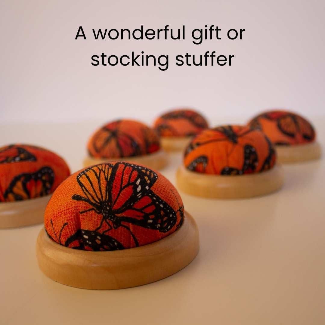 Almohadilla para Alfileres Fair Goods Mariposa Monarca 6.35cm