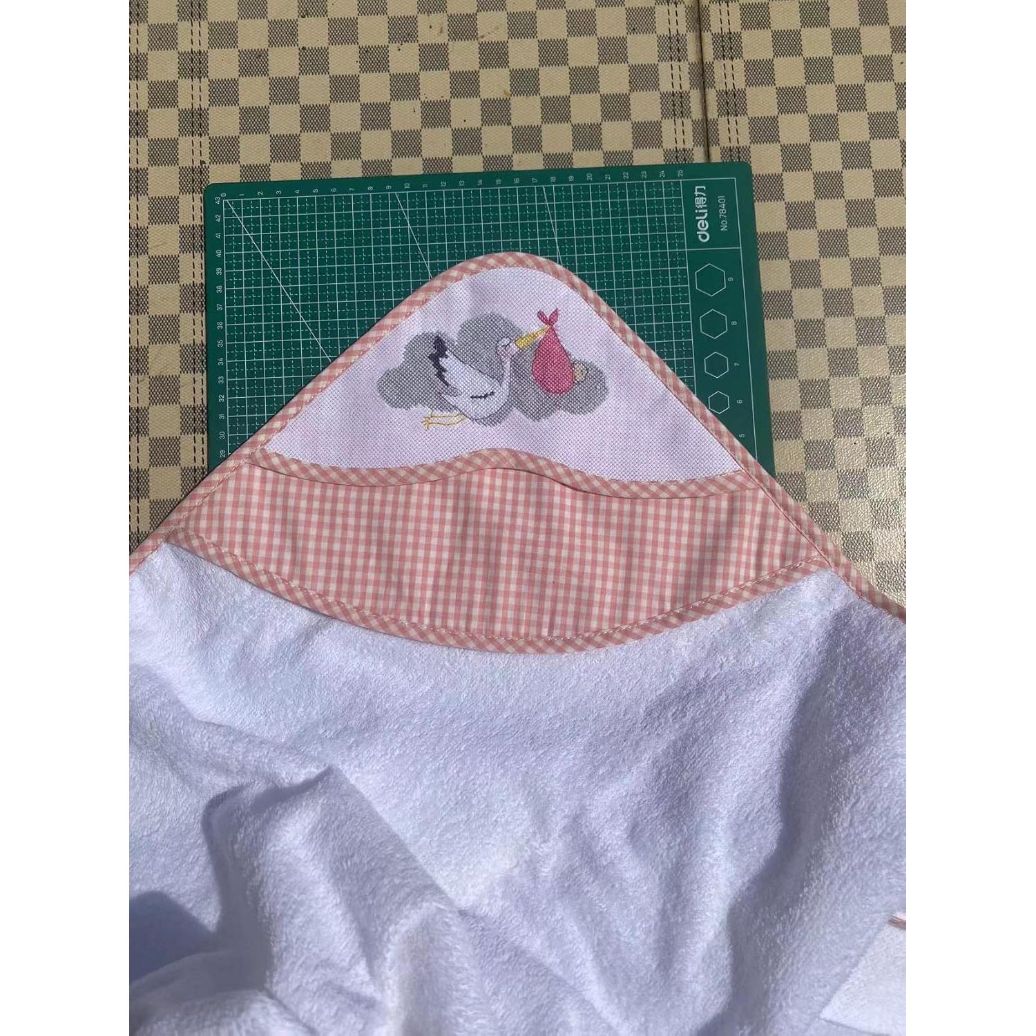 Kit de Bordado en Cruz Max Stitch Rosa con Manta y Capucha