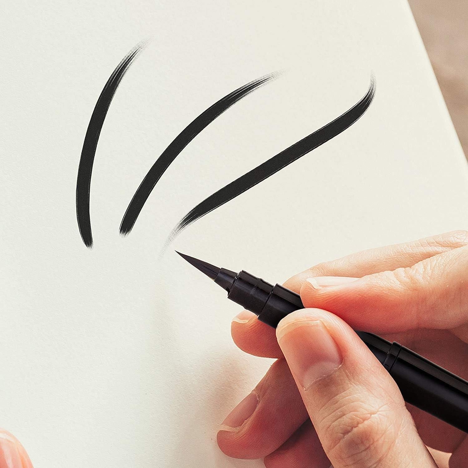 Bolígrafo de Pincel Pocket Pentel Arts con 2 Recargas Tinta Negra