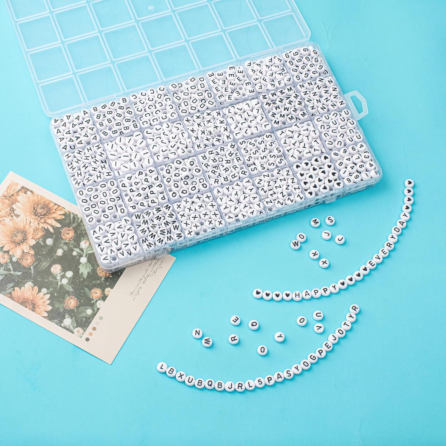 1400 Cuentas de Letras Weiyiziens 4x7mm Acrílico Blanco y Negro