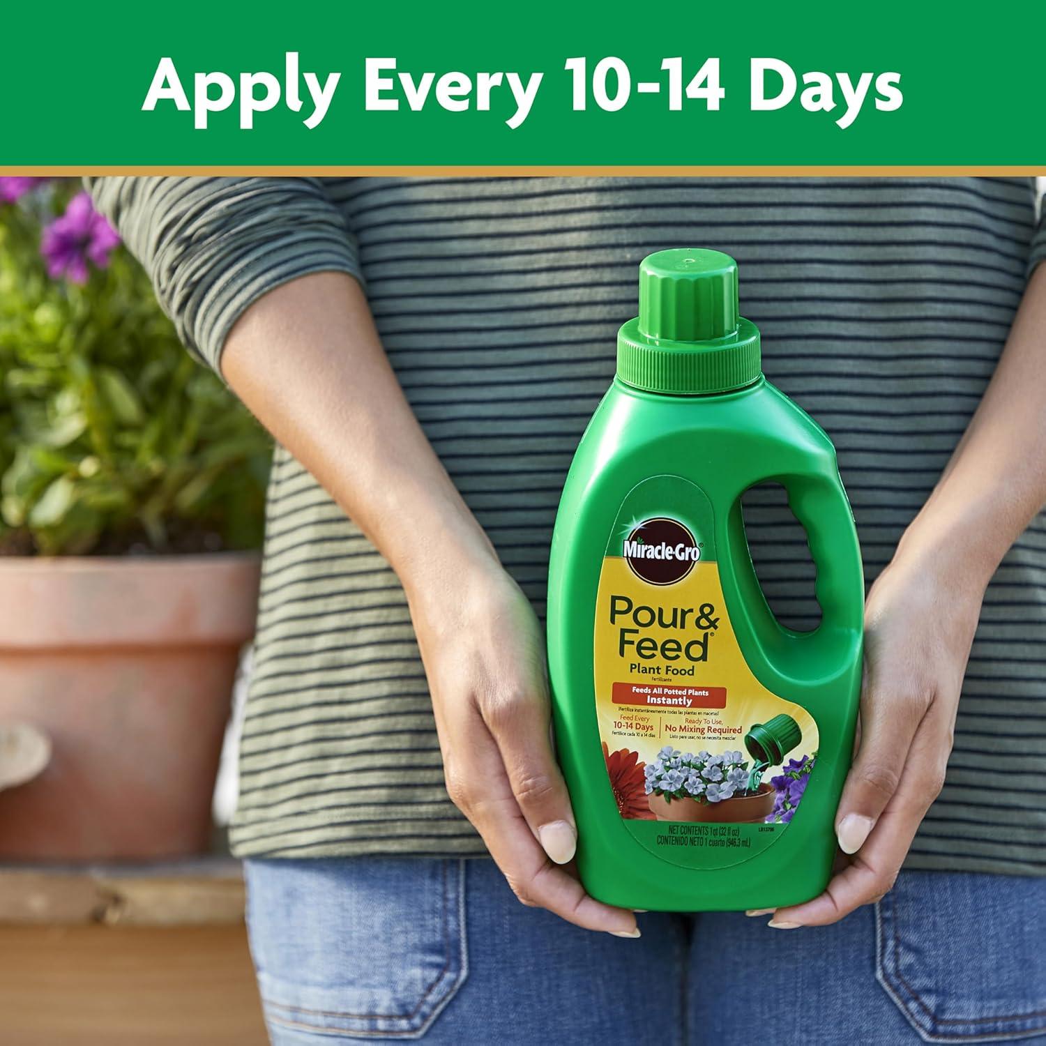 Fertilizante líquido Miracle-Gro Pour & Feed 946 ml para plantas