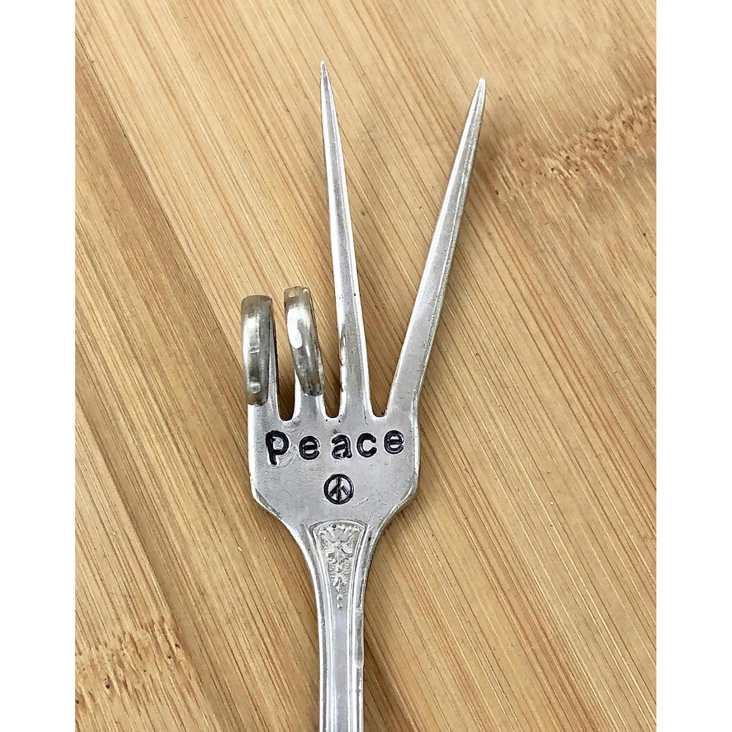 Marcador de Plantas Hecho a Mano - Tenedor Reciclado con Signo de Paz