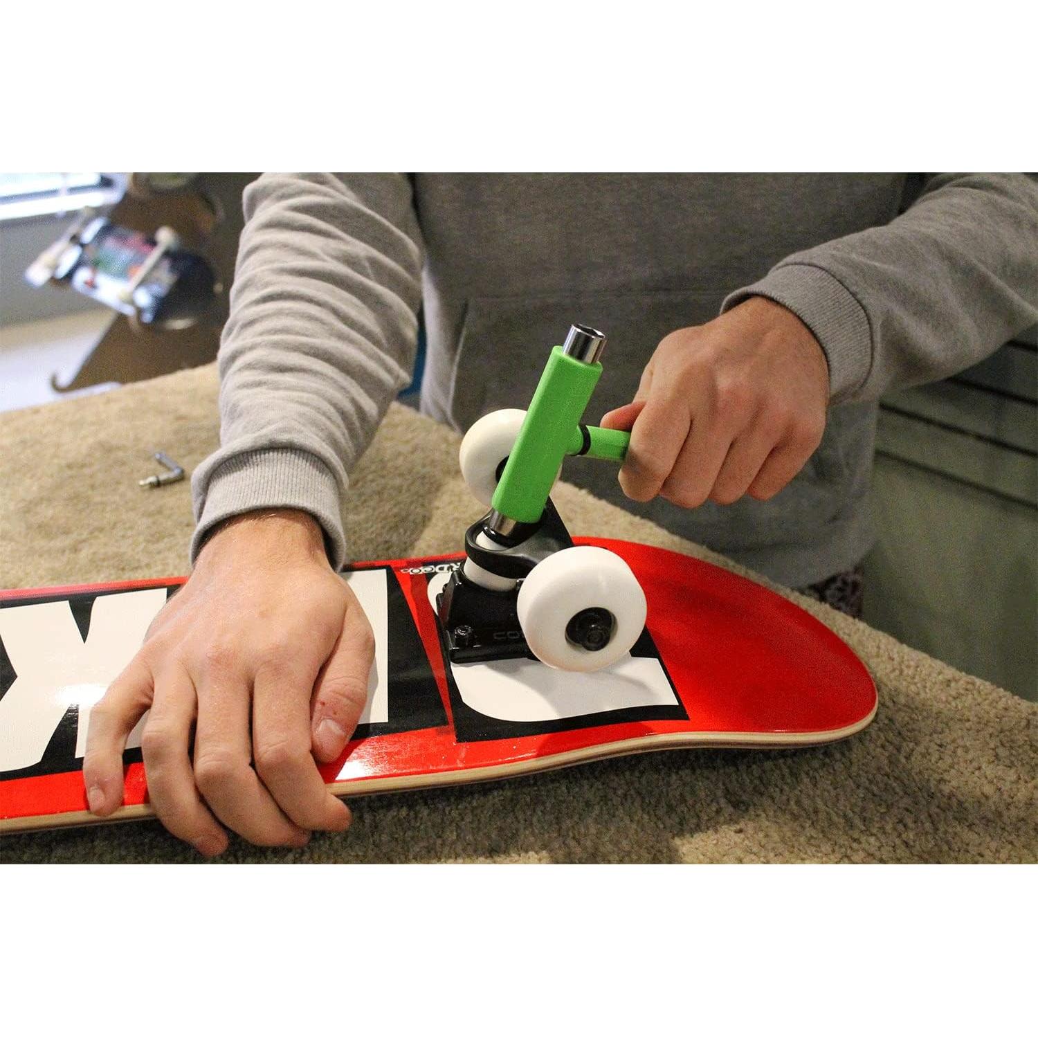 Herramienta Multifuncional para Skateboard Krown Verde Neón