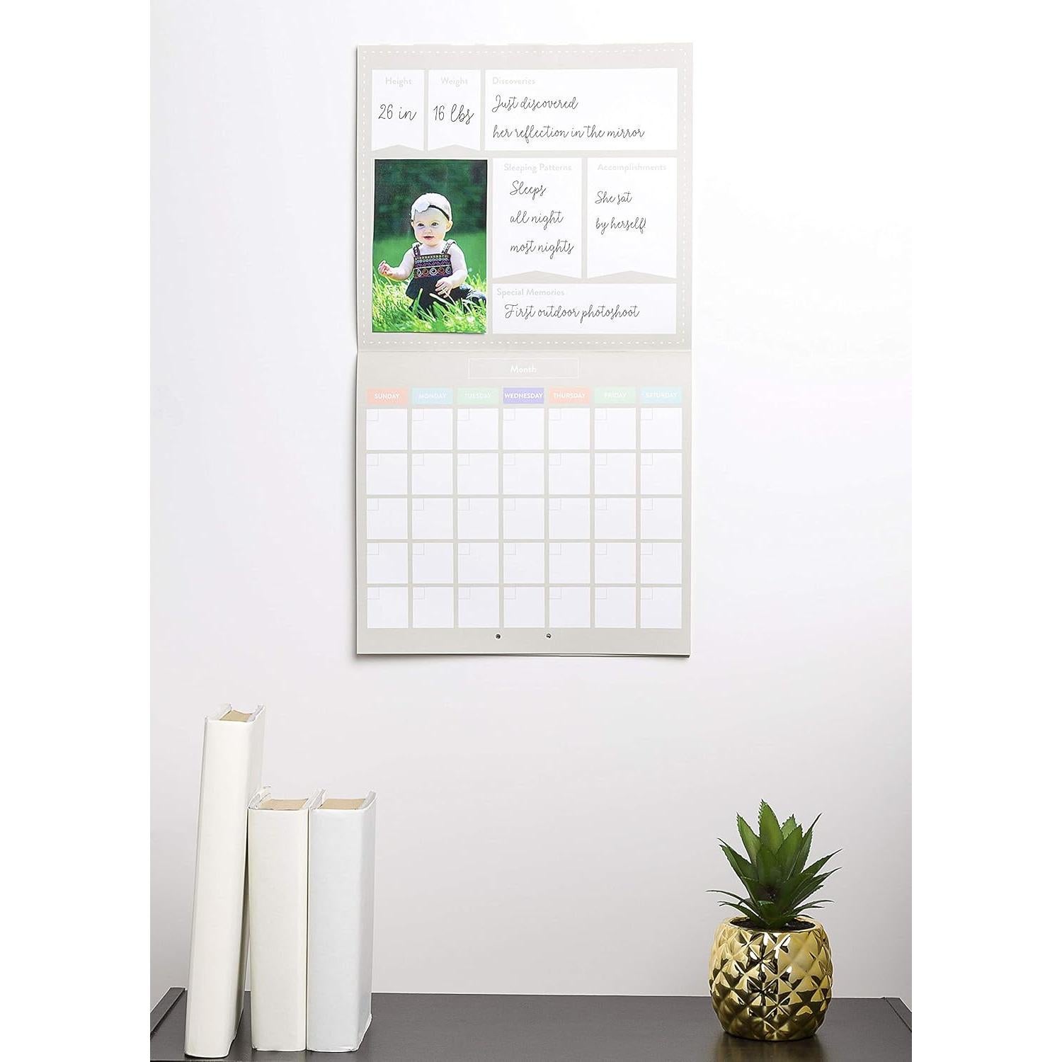 Calendario del Primer Año del Bebé Pearhead Chevron Gris
