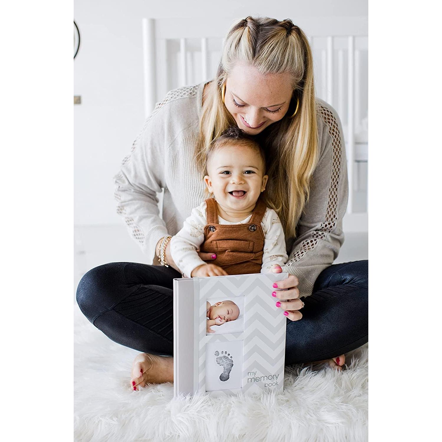 Libro de Memorias del Bebé Chevron Pearhead 50 Páginas Gris