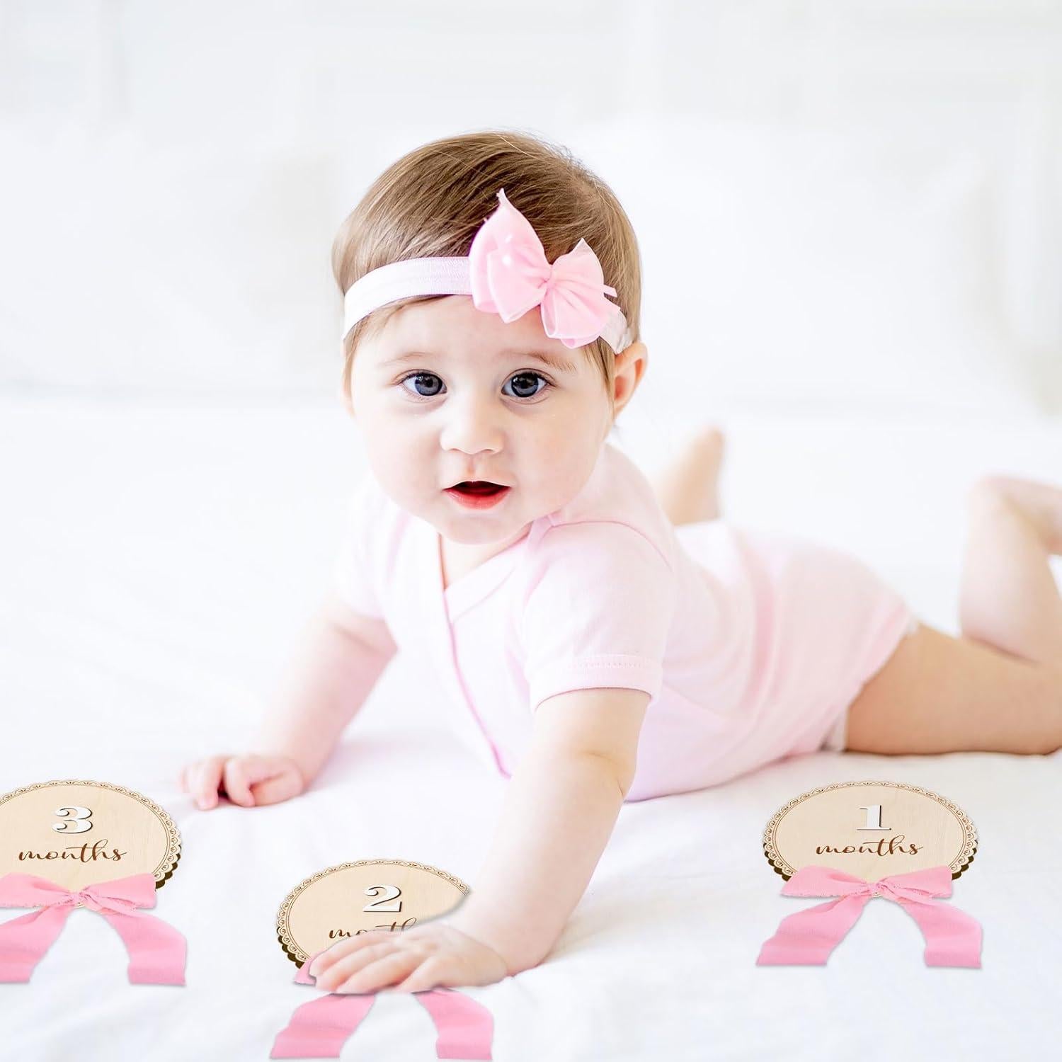 12 Tarjetas Mensuales de Hitos para Bebés de Madera con Lazo Rosa