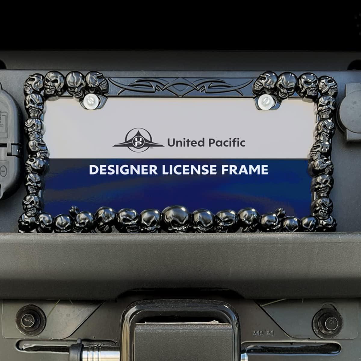 Marco de Placa de Licencia Calavera Negra United Pacific 17.3x33.4cm