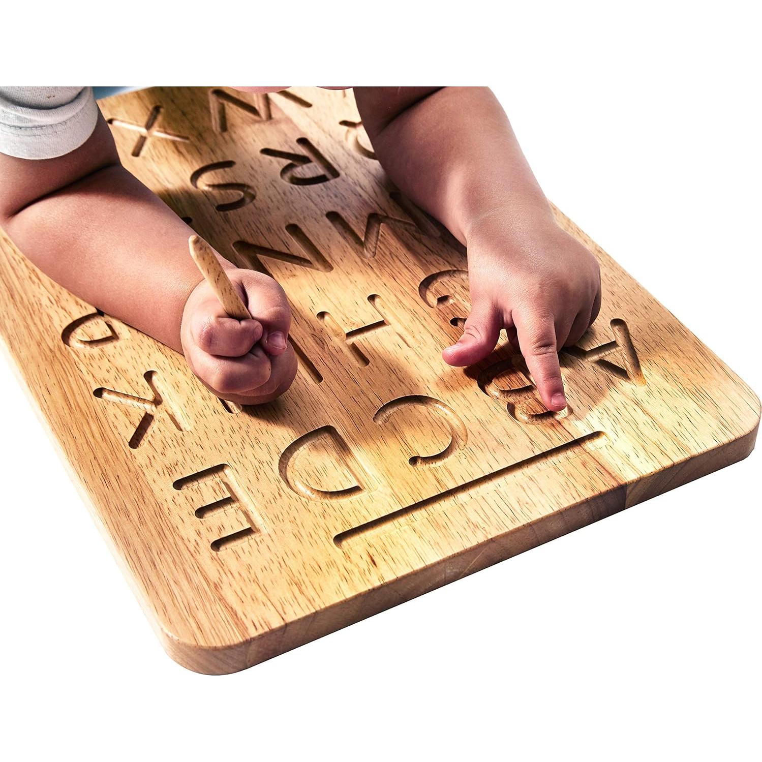 Tablero de Trazado de Letras de Madera Montessori y Yo - 35.56x24.61cm
