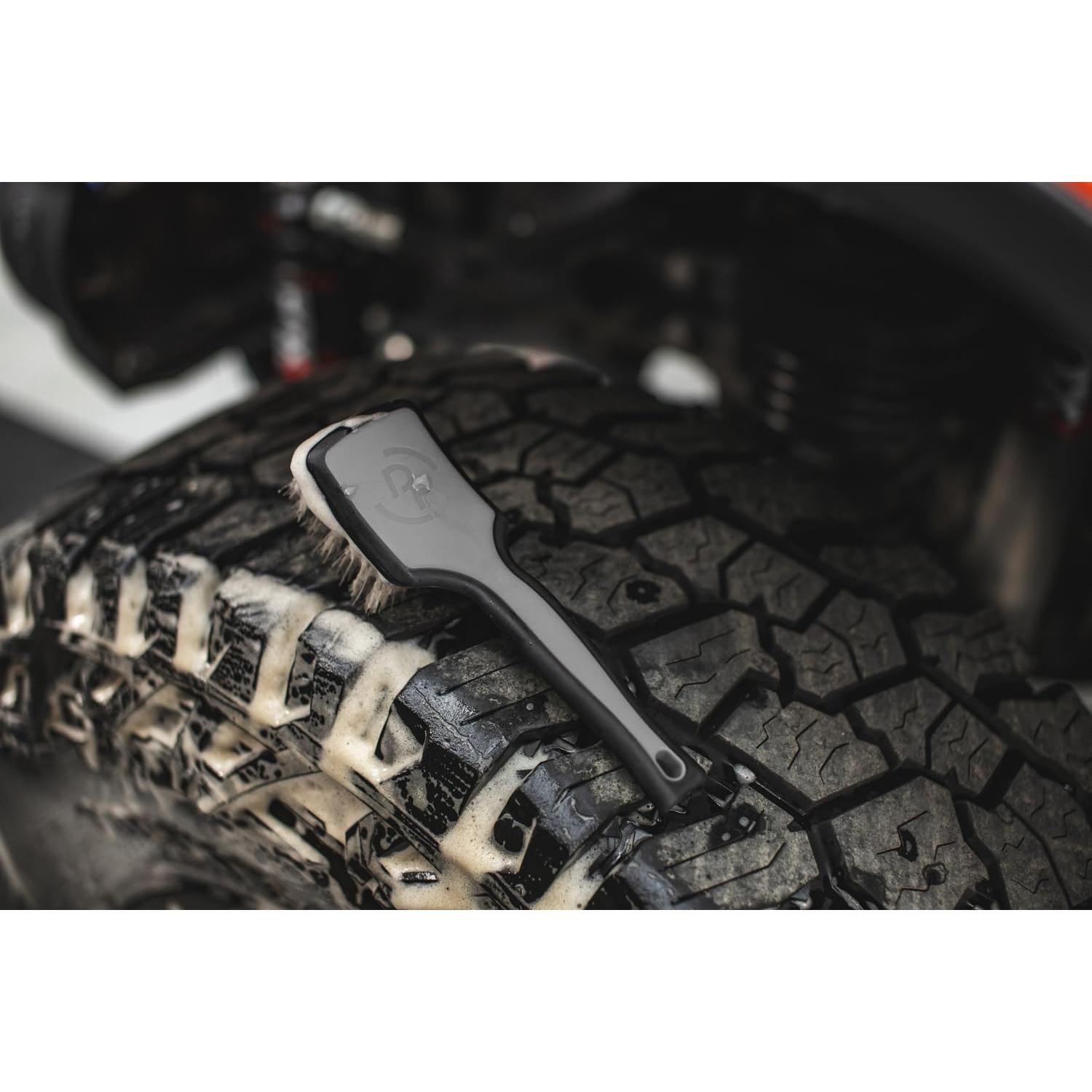 Cepillo para Neumáticos Detail Factory - Mango Ergonómico Gris