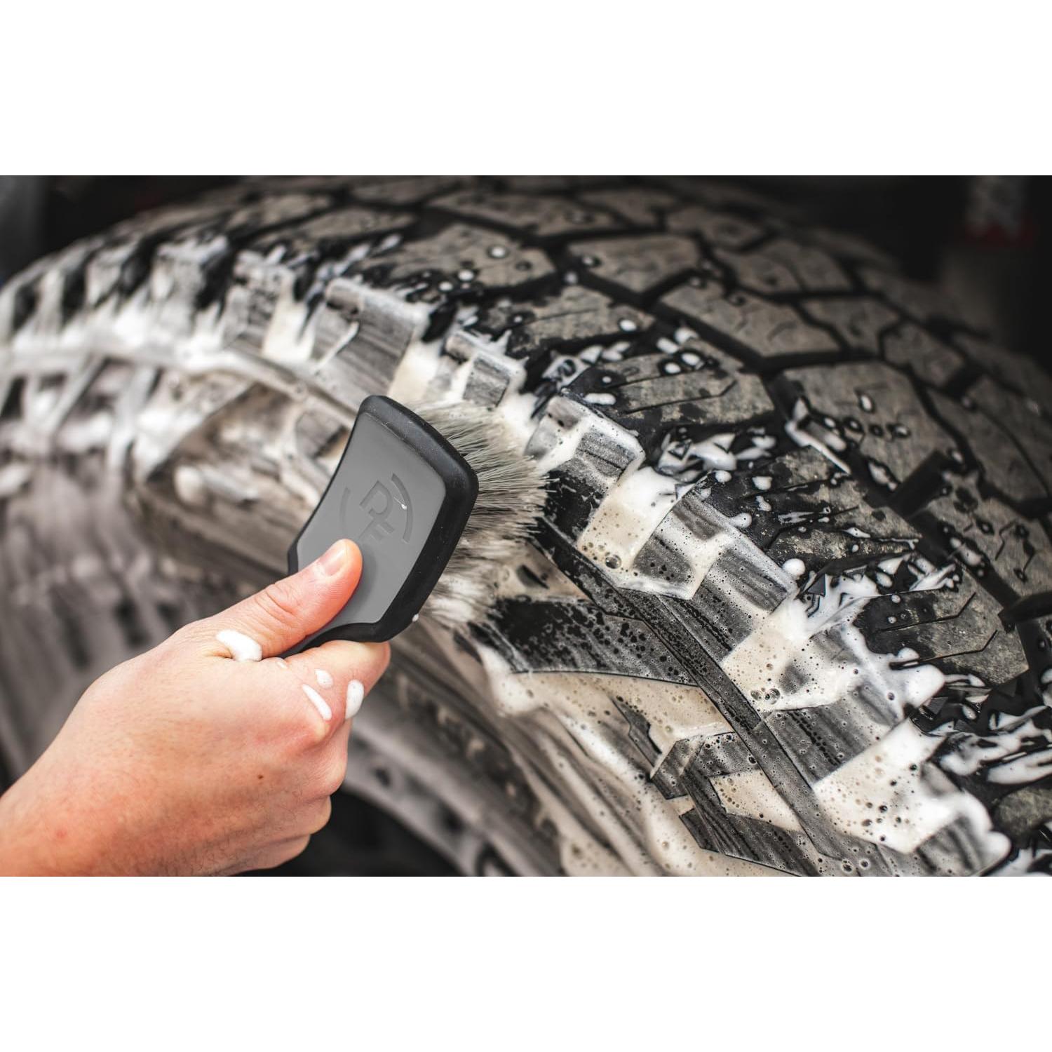 Cepillo para Neumáticos Detail Factory - Mango Ergonómico Gris