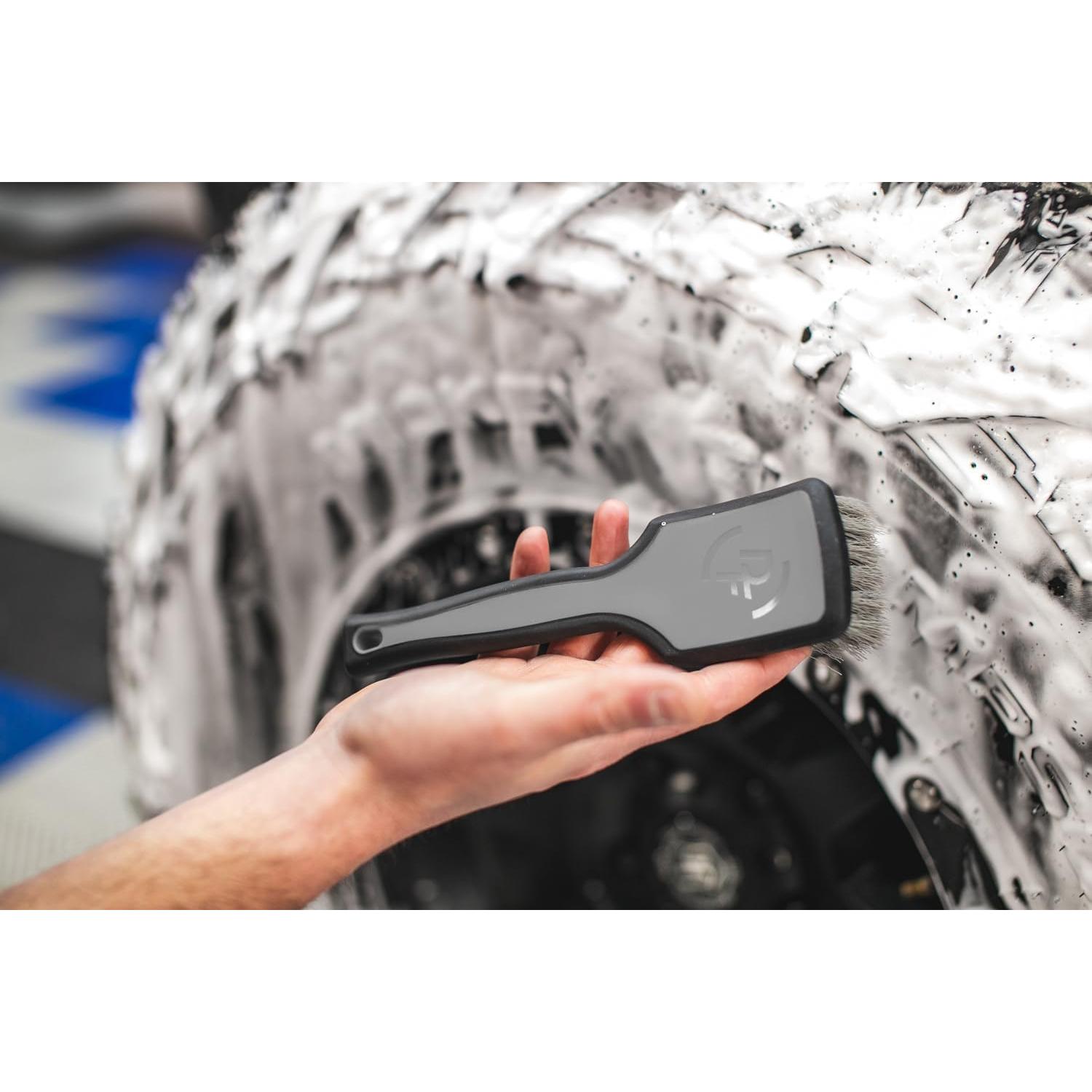 Cepillo para Neumáticos Detail Factory - Mango Ergonómico Gris