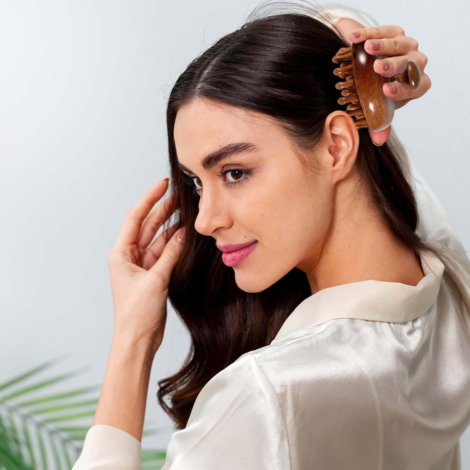 Masajeador de cuero cabelludo Smowfes - Exfoliador de sándalo, 2 piezas