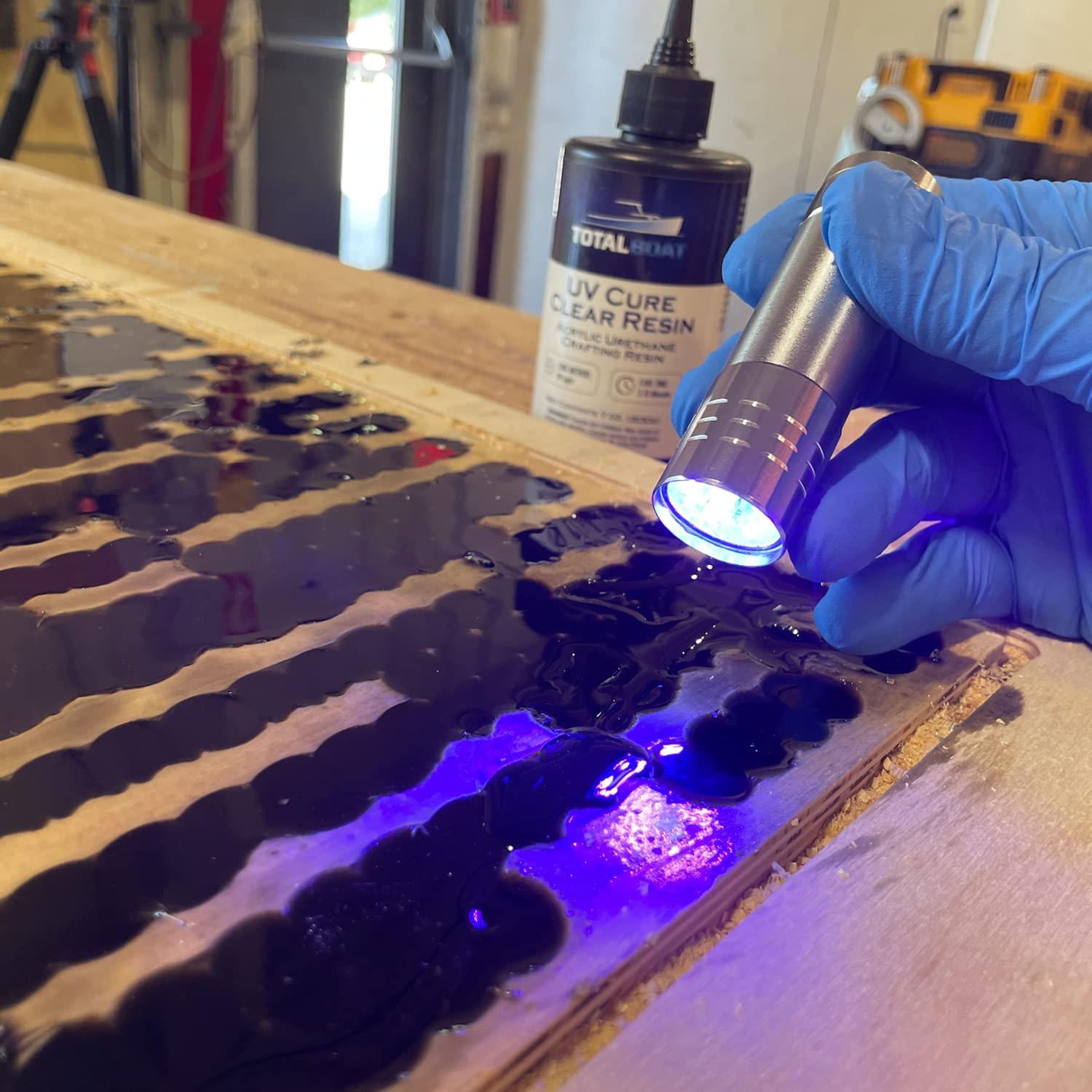 Resina Acrílica Transparente UV TotalBoat 100g con Linterna