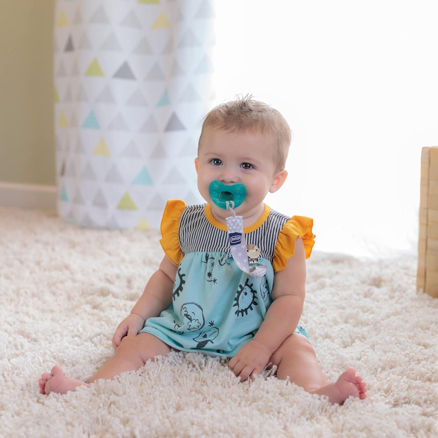 Clip Sujeta Chupete Universal Chicco Gris 2 en 1 para Bebé