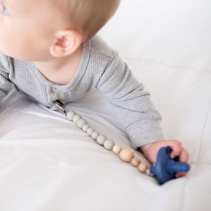 Clip de Chupete de Silicona Loulou Lollipop - Salvia 25.4 cm