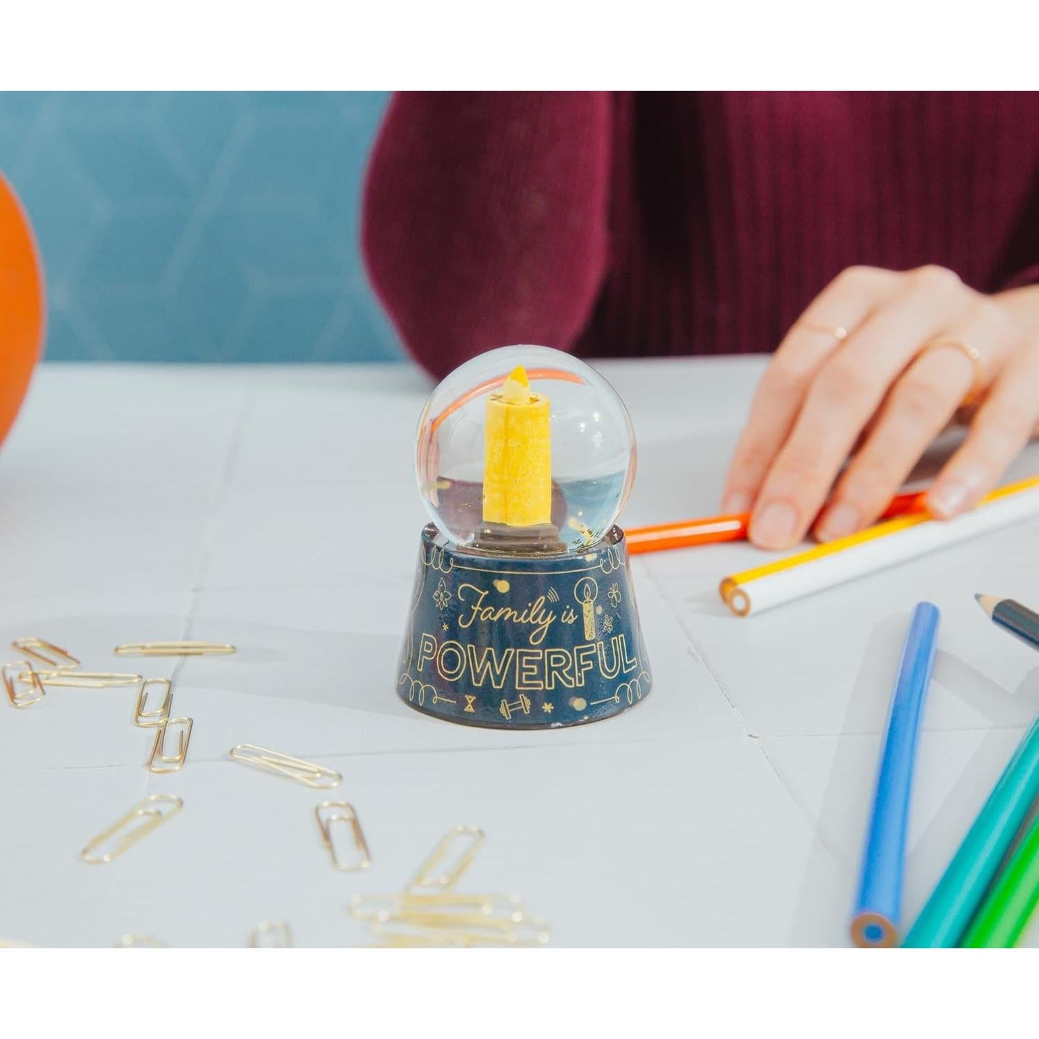 Mini Globo de Nieve Iluminado Disney Encanto 7.62 cm