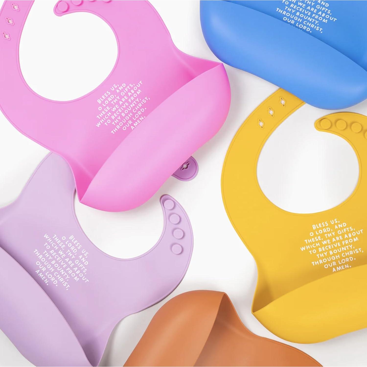 Babero de Silicona Be A Heart con Oración Católica Ajustable