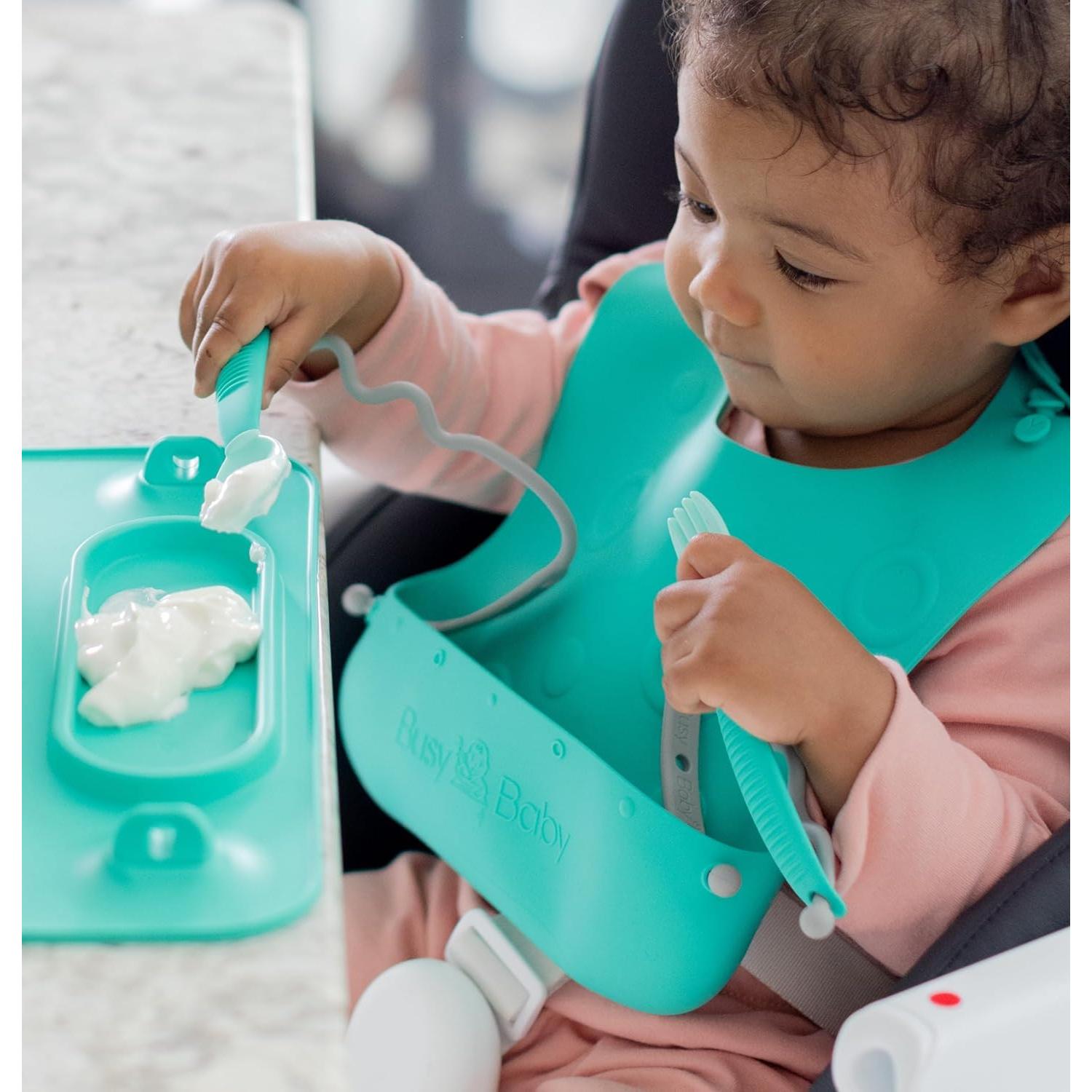 Babero de Silicona Ajustable Busy Baby Bungee con Utensilios
