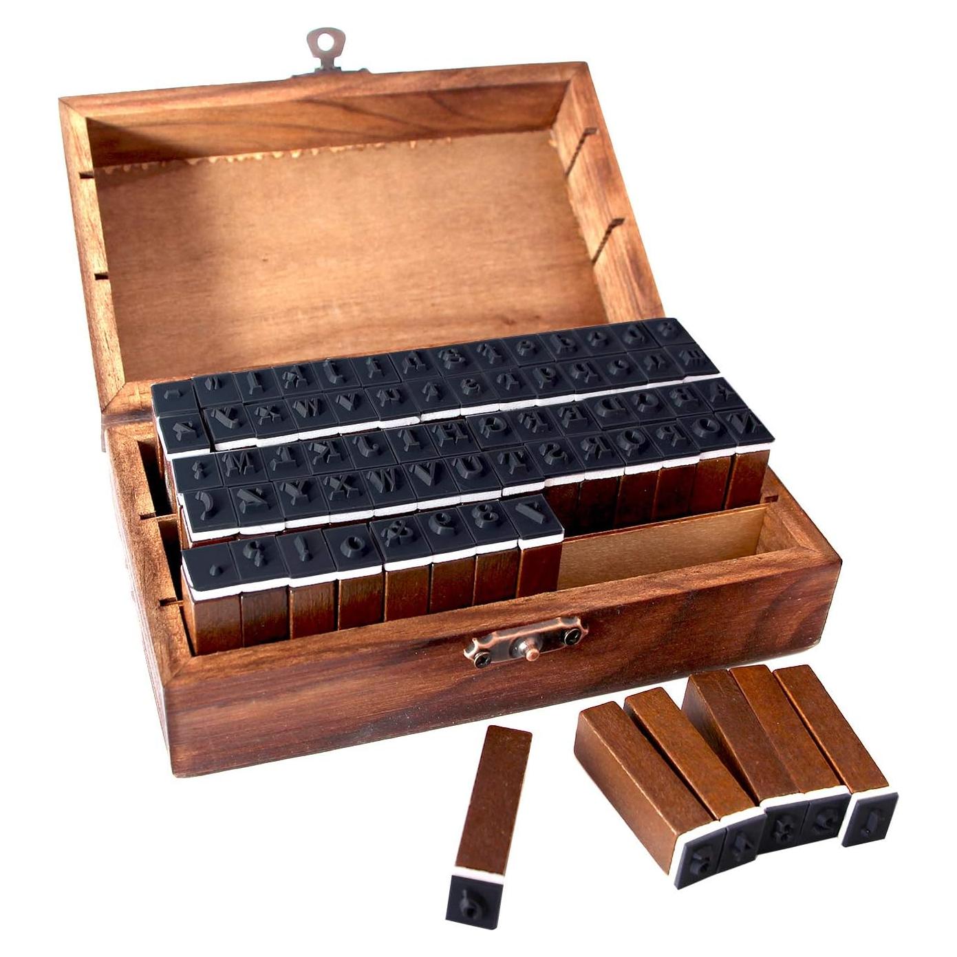 Set de 70 Sellos de Letras y Números de Madera Co-link