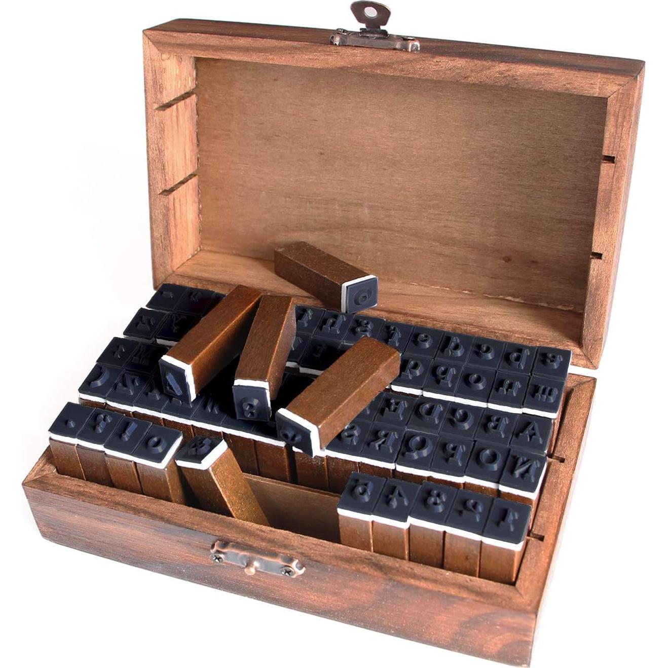 Set de 70 Sellos de Letras y Números de Madera Co-link