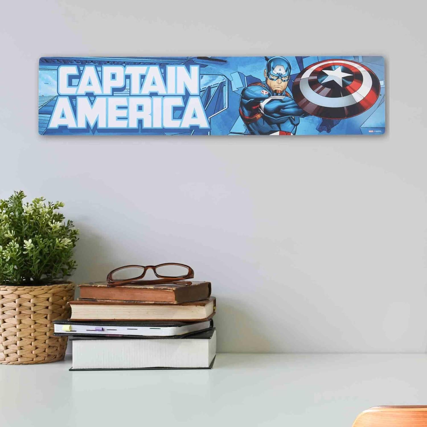 Letrero de Metal Capitán América Open Road Brands 57.79x13.12cm