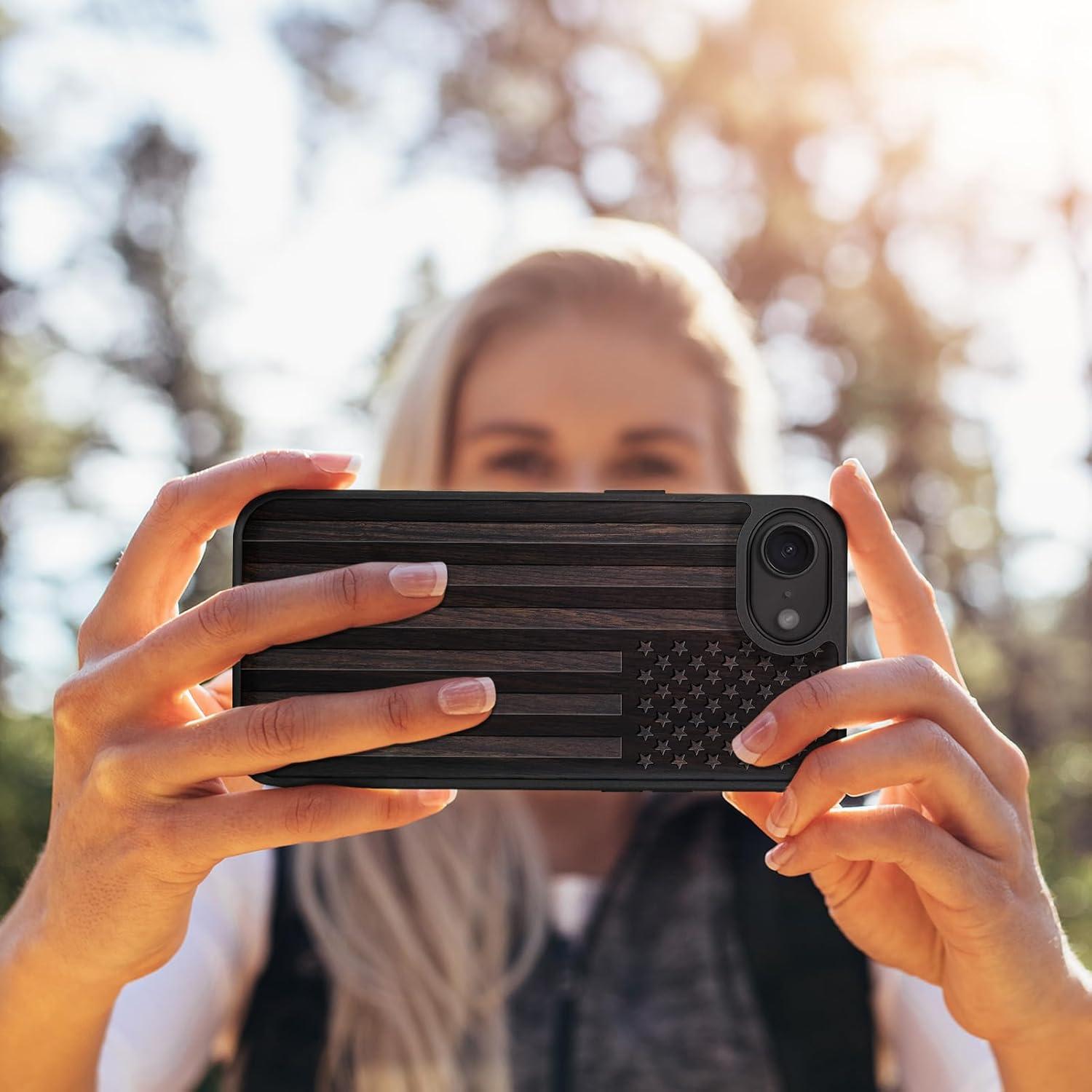 Funda de Madera Magnética Carveit para iPhone 16e 2025 - Bandera Americana