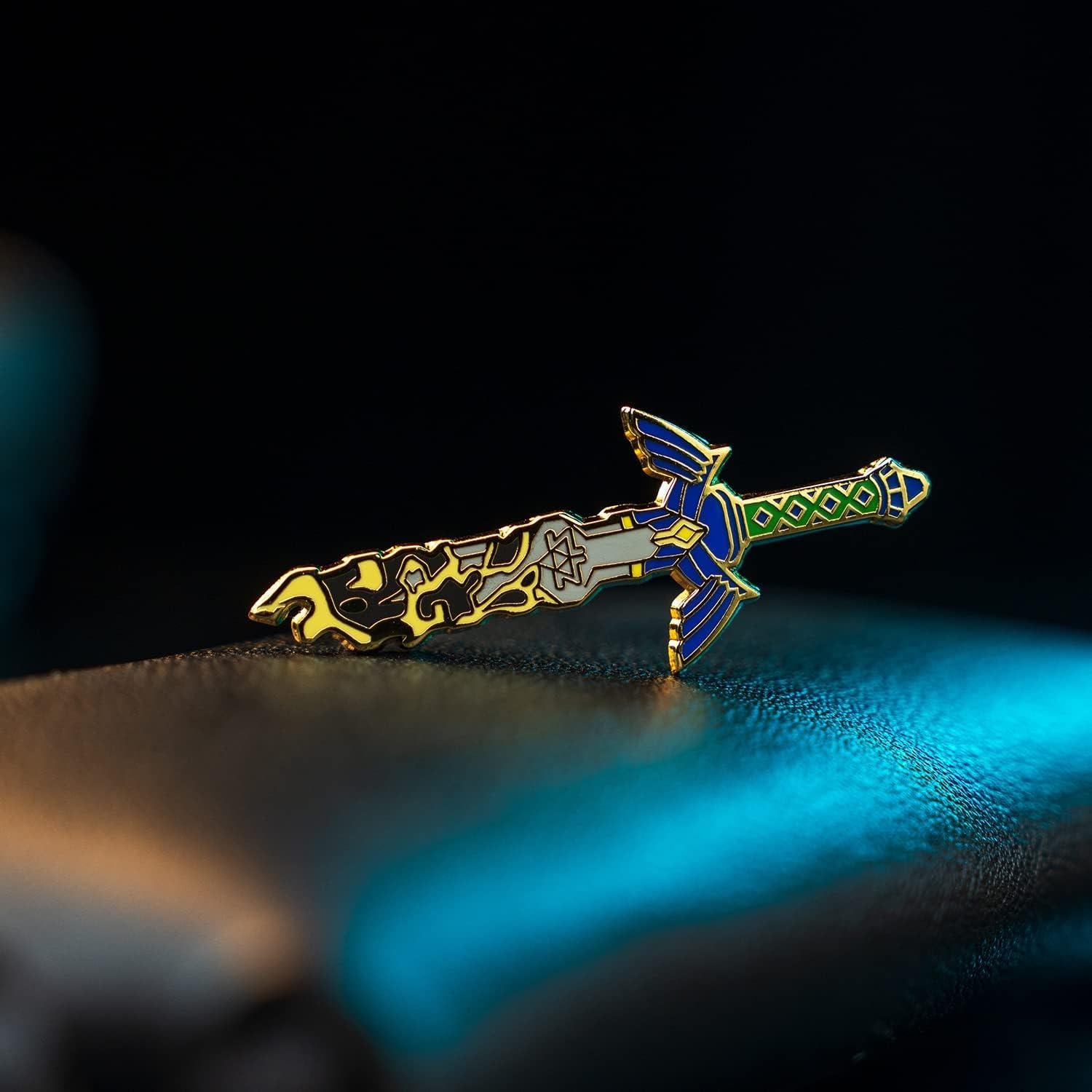 Juego de Broches Luminosa Espada Rota Mankamonga 5.08cm 7.62cm