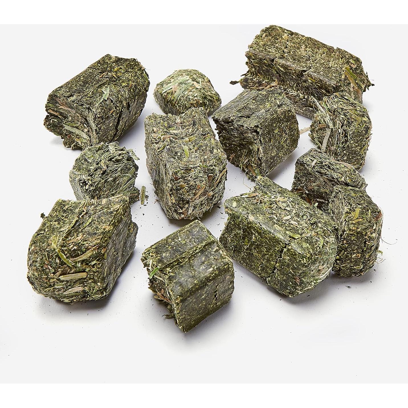 Cubos de Alfalfa Kaytee 425 g para Conejos y Cobayas