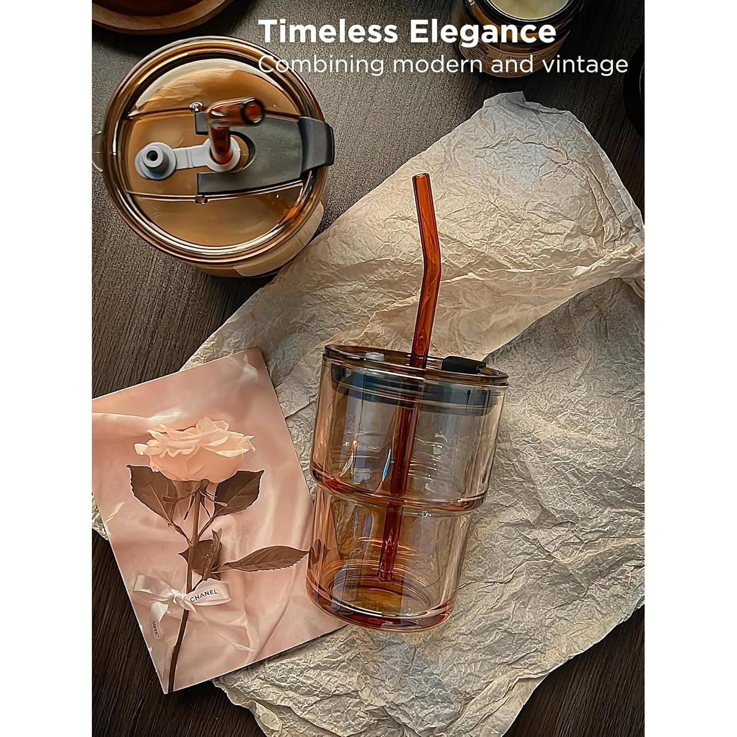 Vaso de vidrio Olvini 385ml con tapa y popote - Ámbar