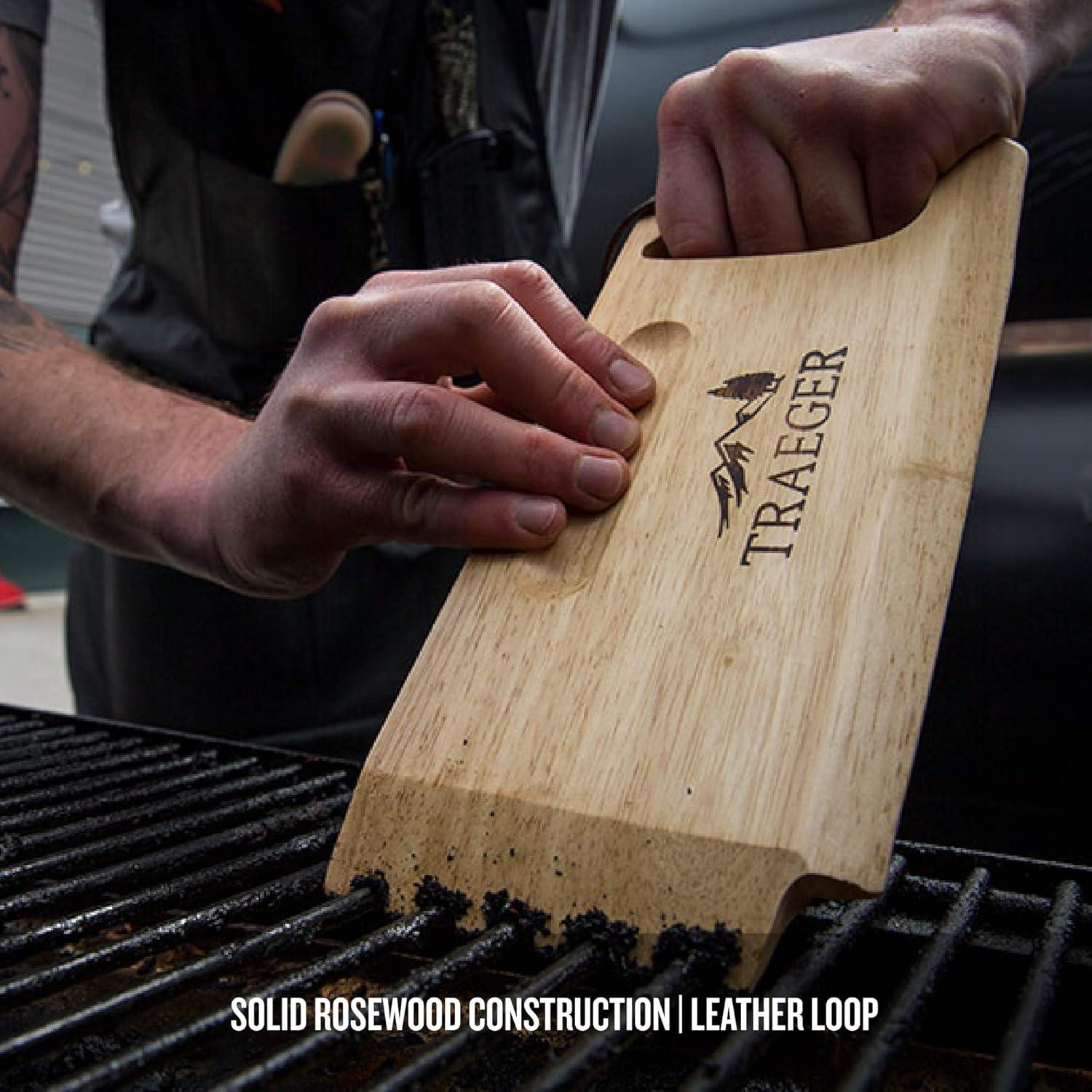 Raspador de Parrilla de Madera Traeger + Limpiador Natural 946 ml