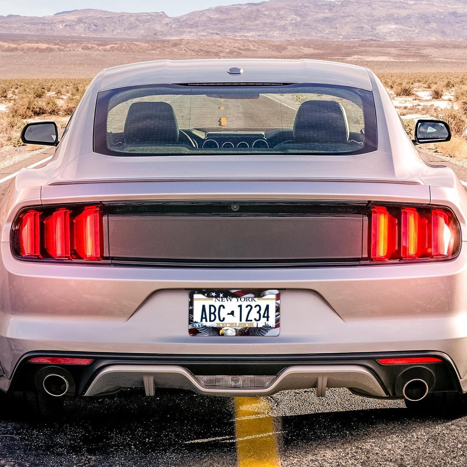 Marco de Placa de Licencia Patriótico LIN KANG - Aluminio con Bandera Americana