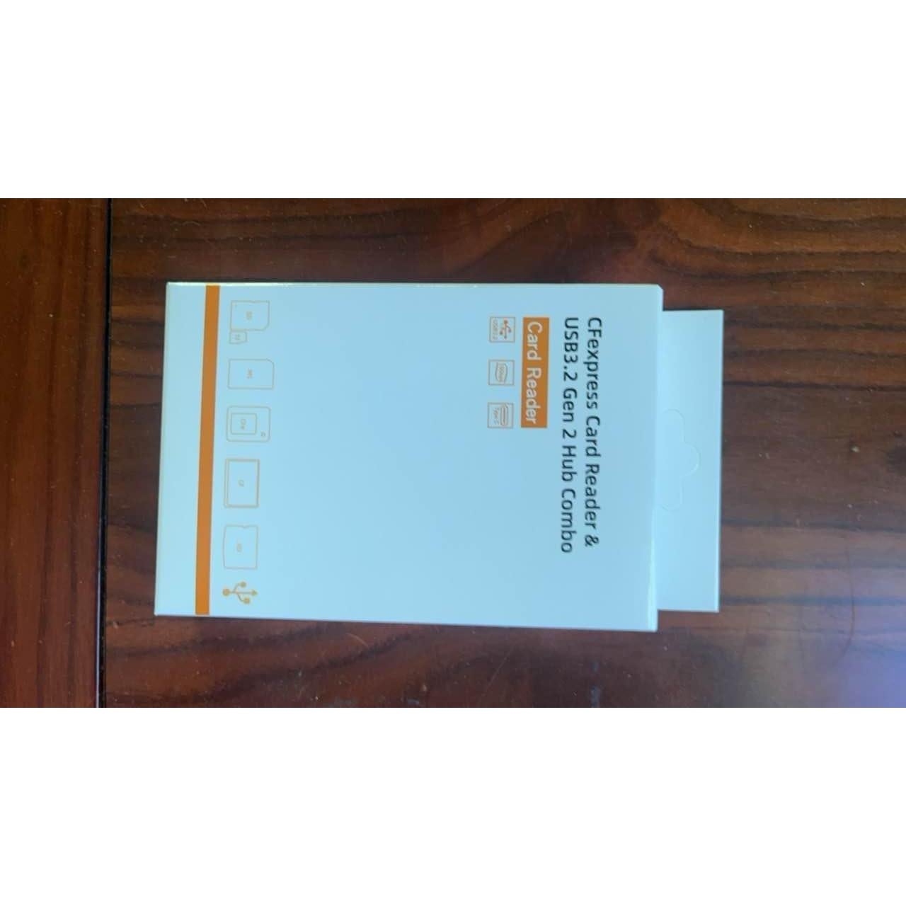 Lector de tarjetas CFexpress Tipo B Yeemie Pro 8 en 1 10Gbps