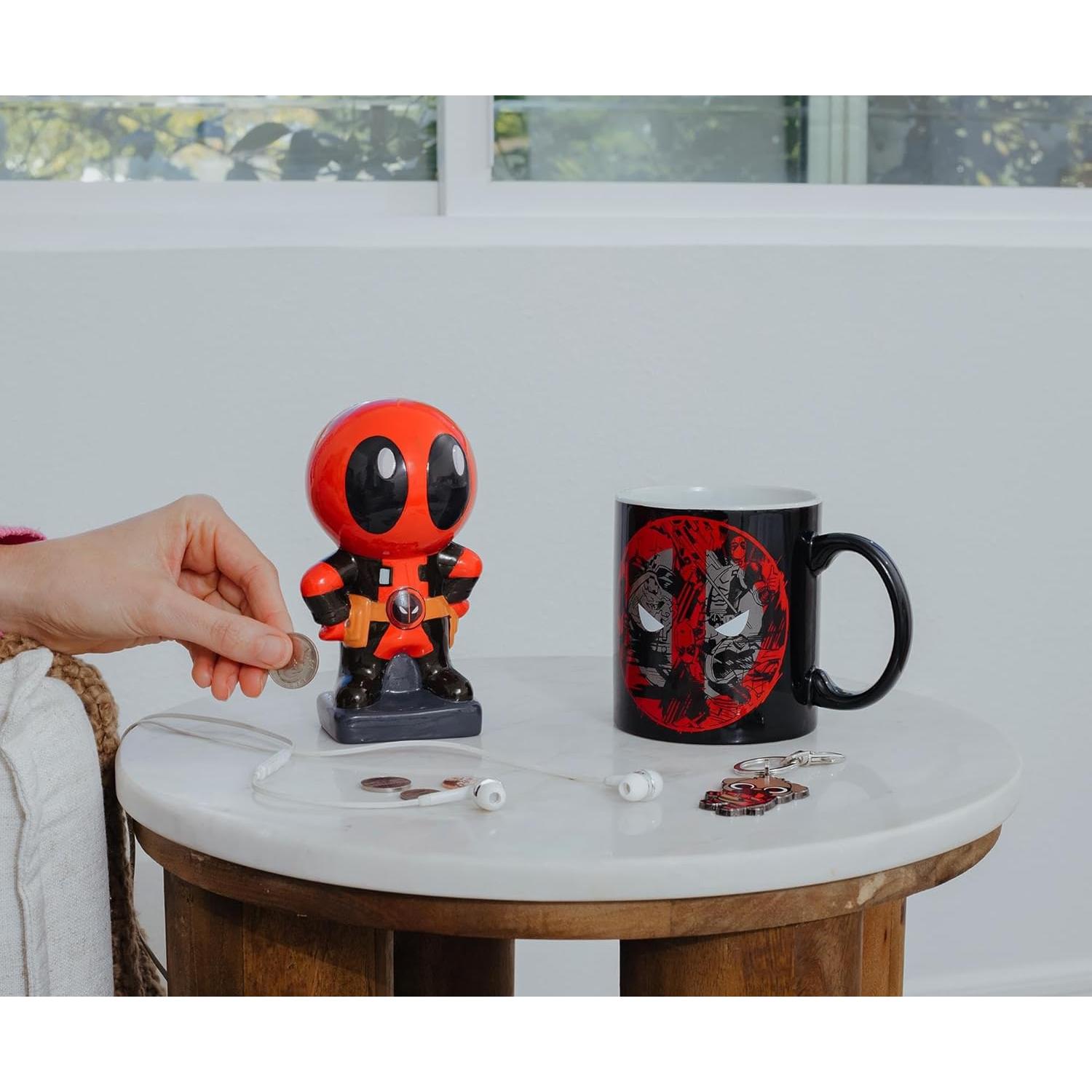 Banco de Monedas Cerámico Deadpool Chibi Stance Silver Buffalo