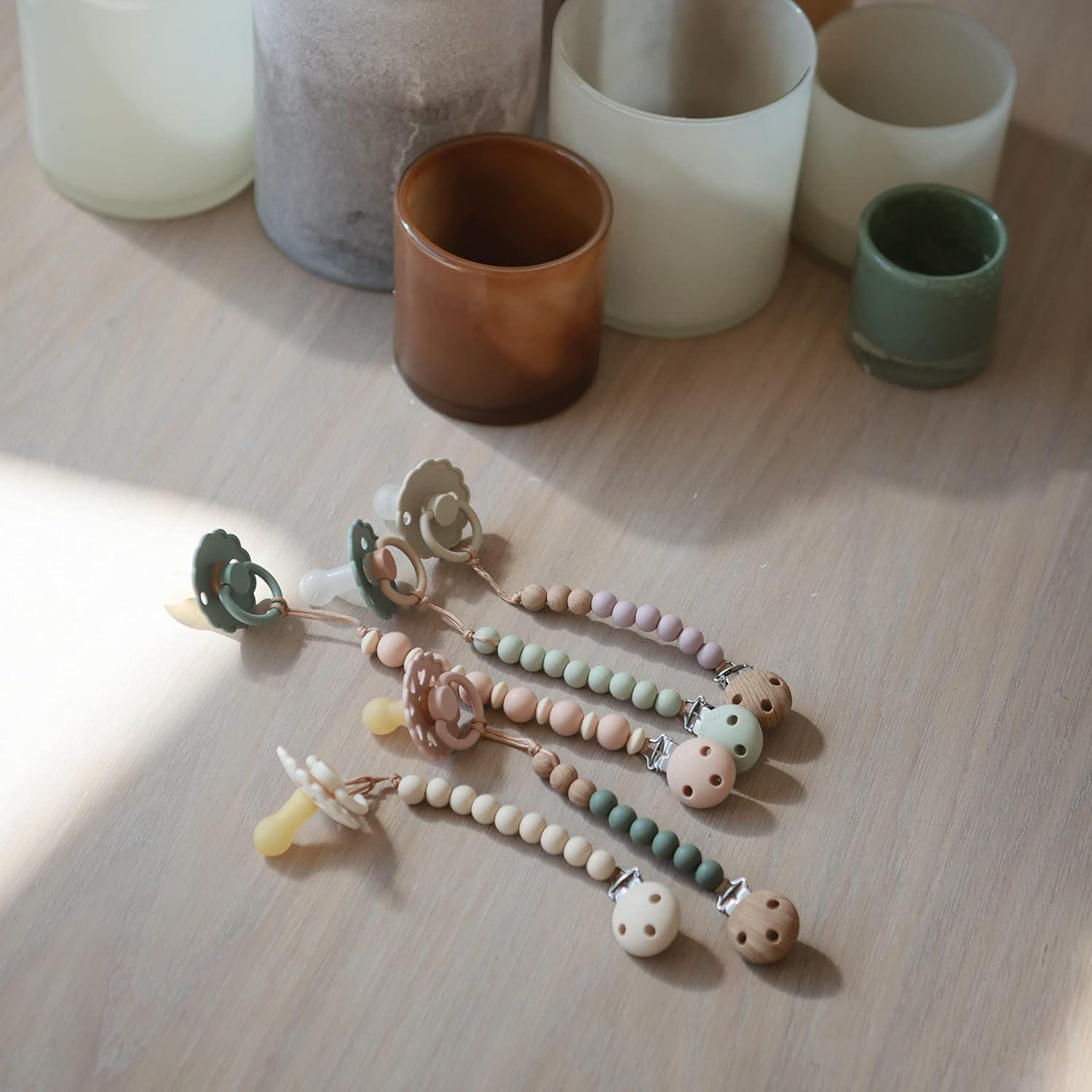 Clip de Chupete de Silicona Mushie Eva Libre de BPA Gris