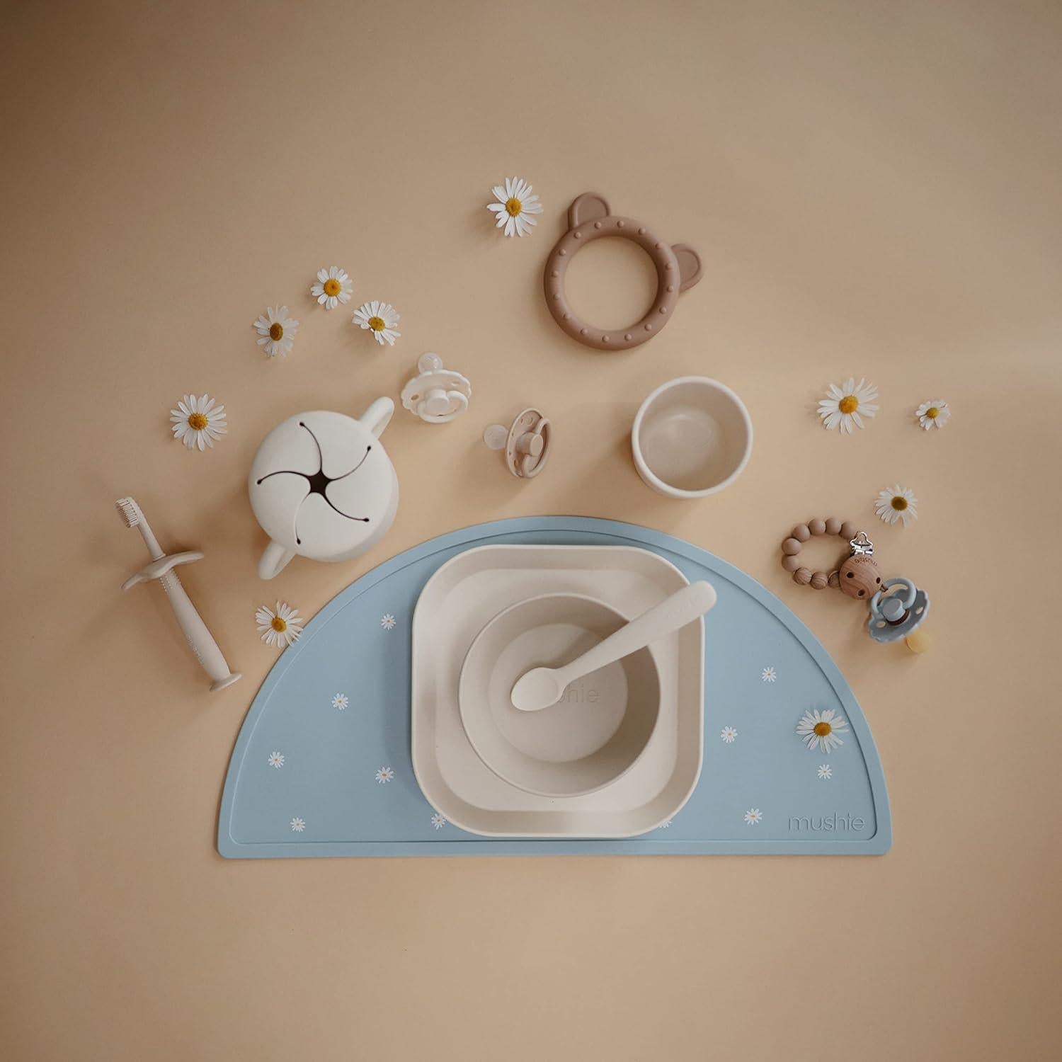 Clip de Chupete de Silicona Mushie Eva Libre de BPA Gris