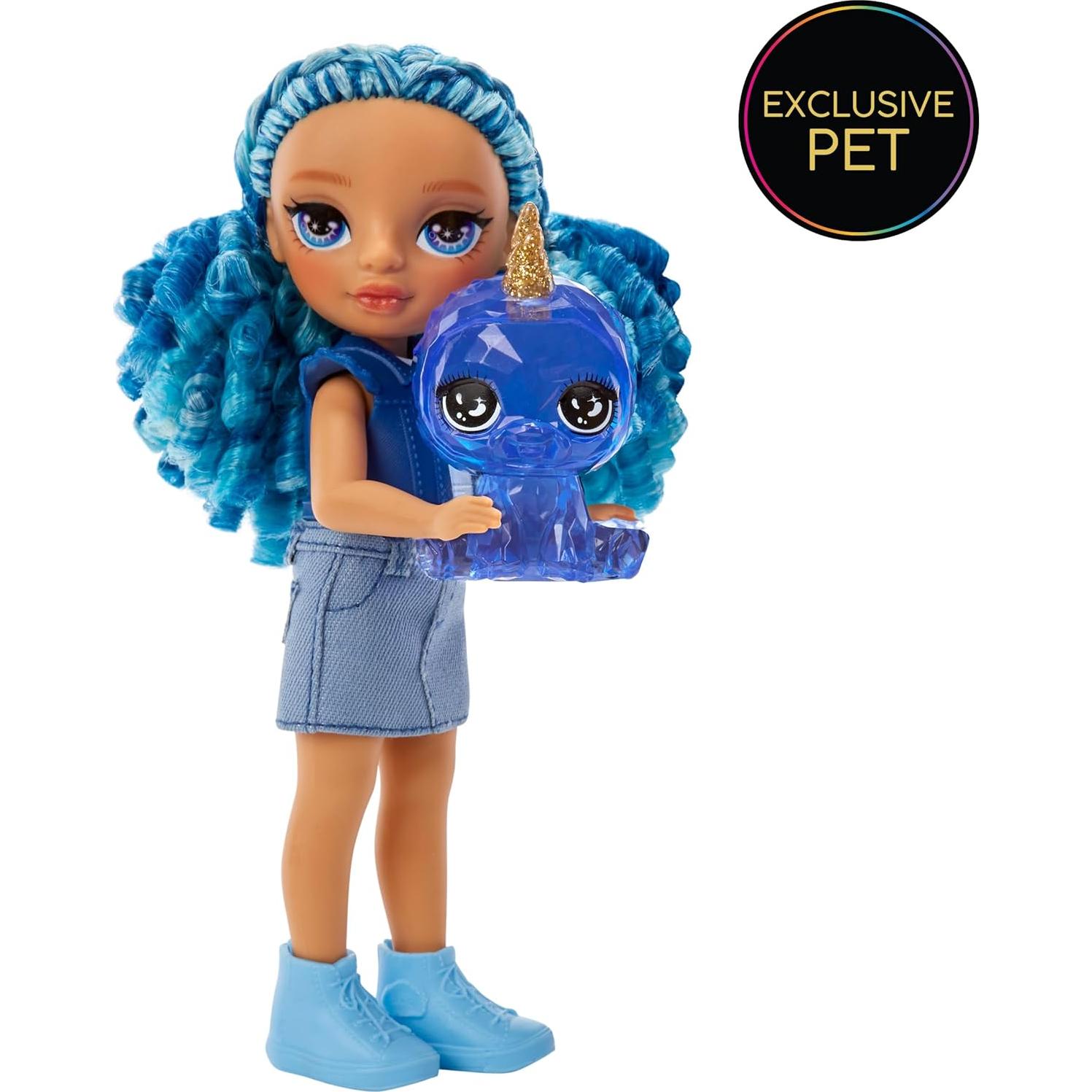Muñeca Rainbow High Littles Sapphire Bradshaw 12.1 cm con Mascota