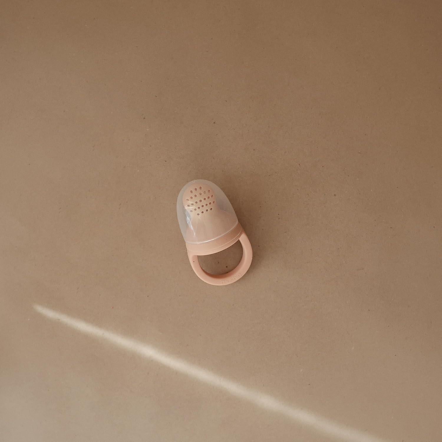 Chupete de Alimentación de Silicona Mushie Rosa 6 Meses+