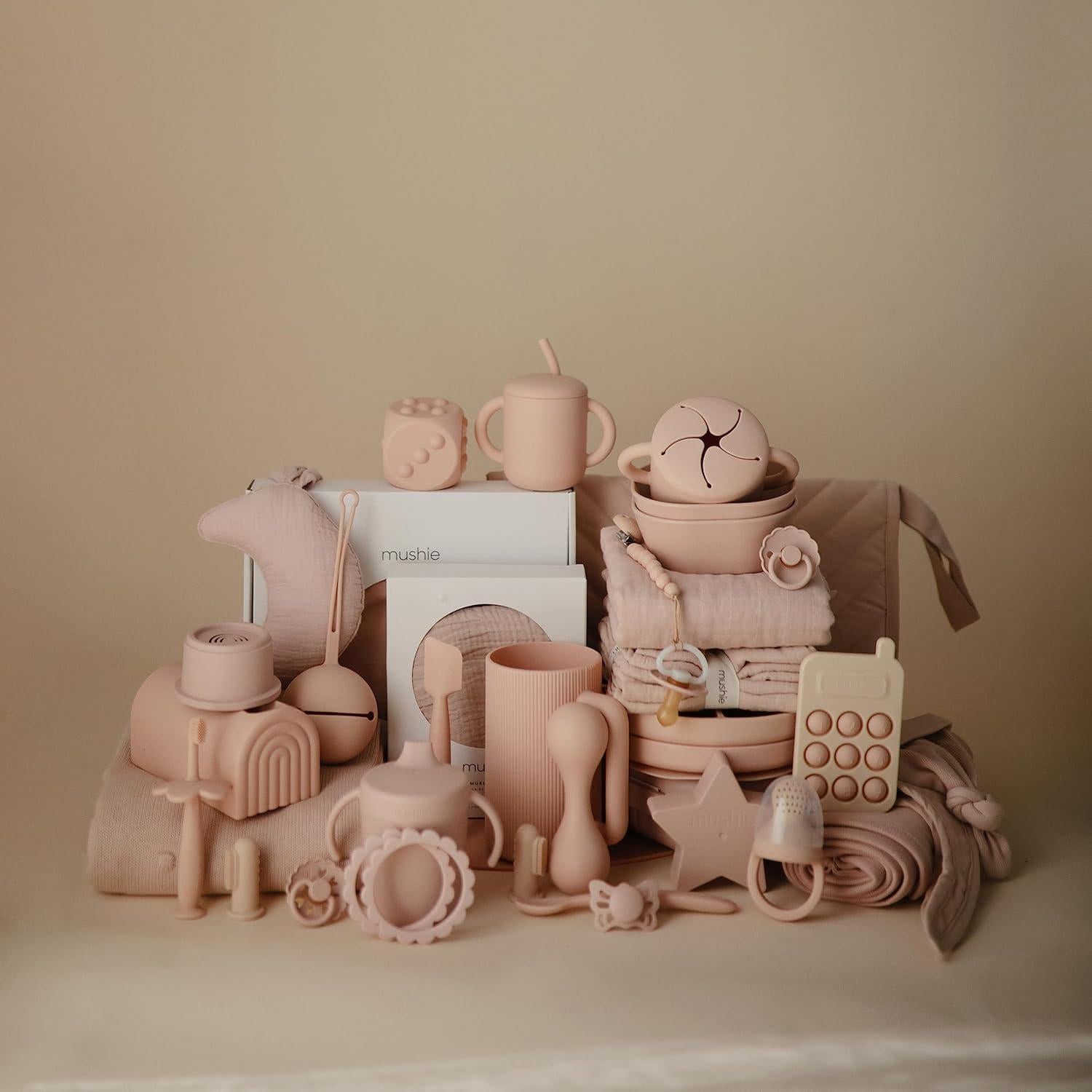 Chupete de Alimentación de Silicona Mushie Rosa 6 Meses+