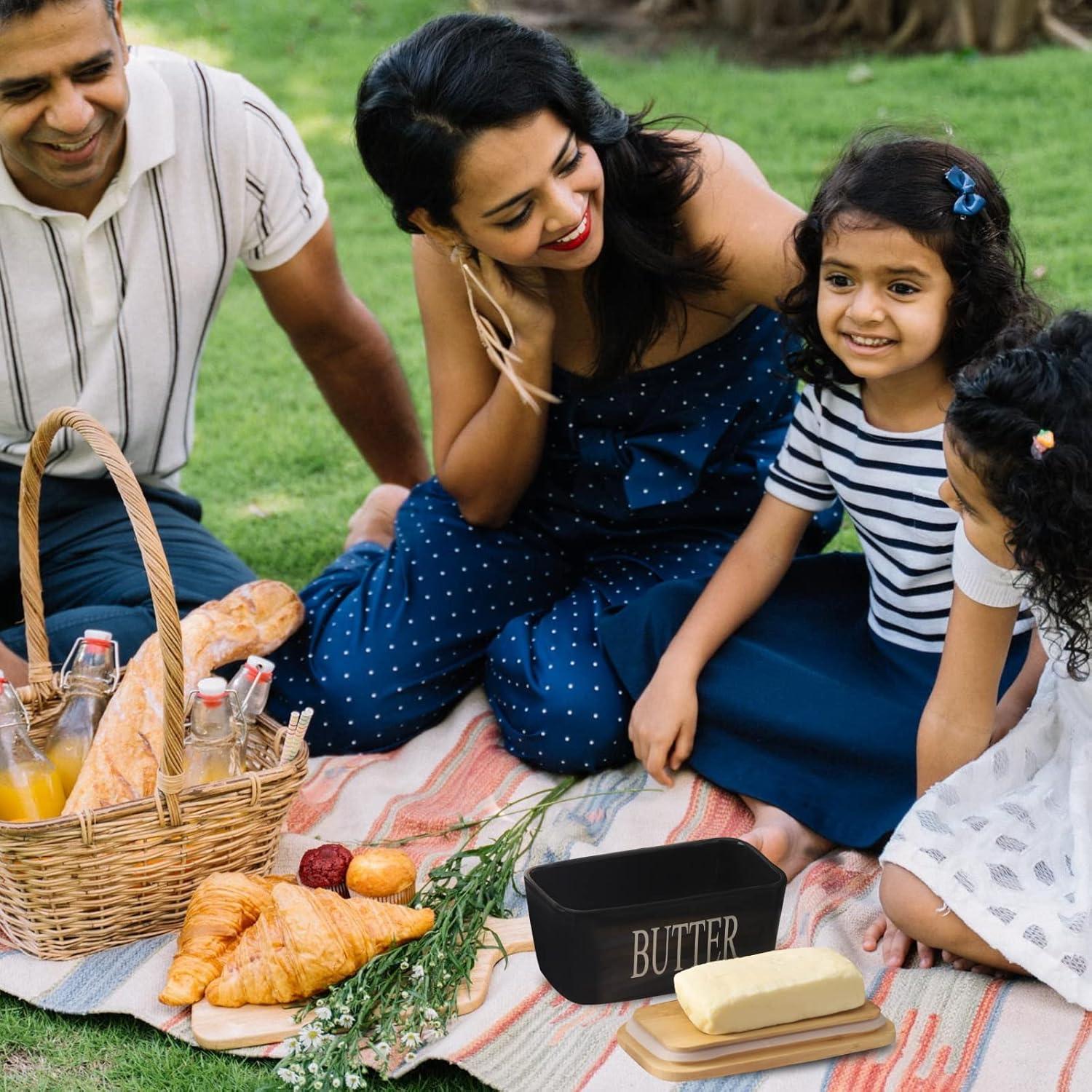 Plato de Mantequilla de Porcelana Hasense con Tapa de Bambú