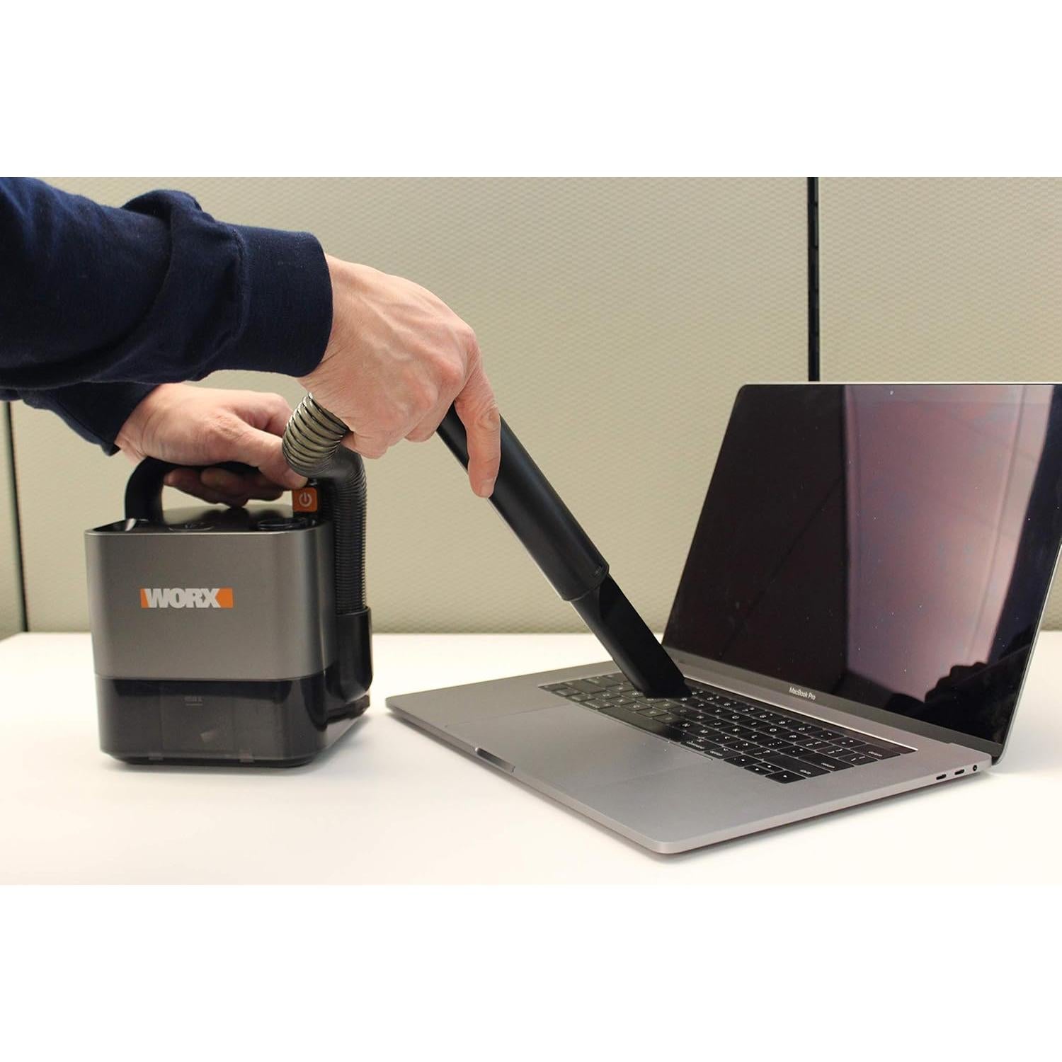 Aspiradora Compacta Inalámbrica WORX WX030L.9 20V Sin Batería