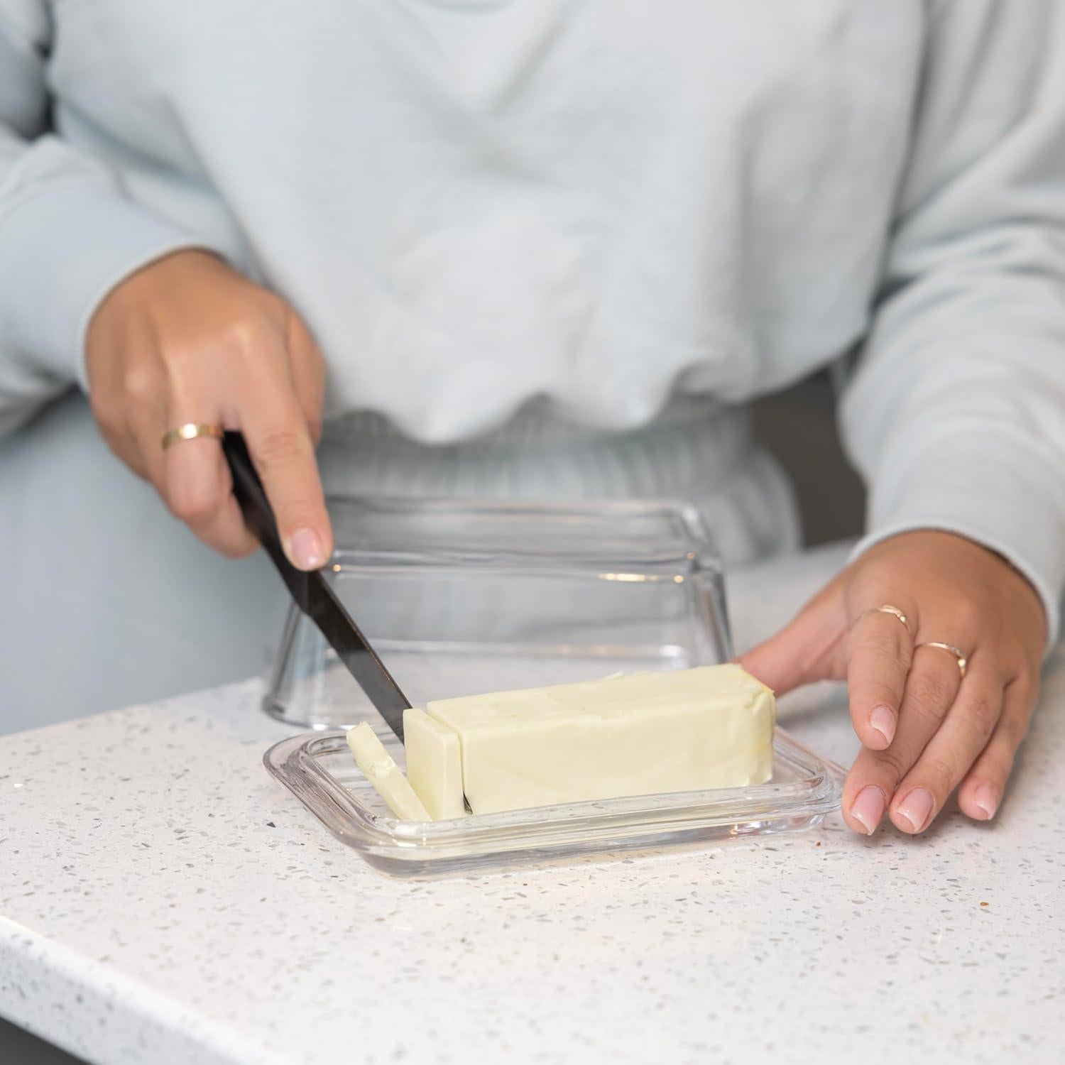 Plato de Mantequilla de Vidrio Fox Run con Tapa 17.15 cm