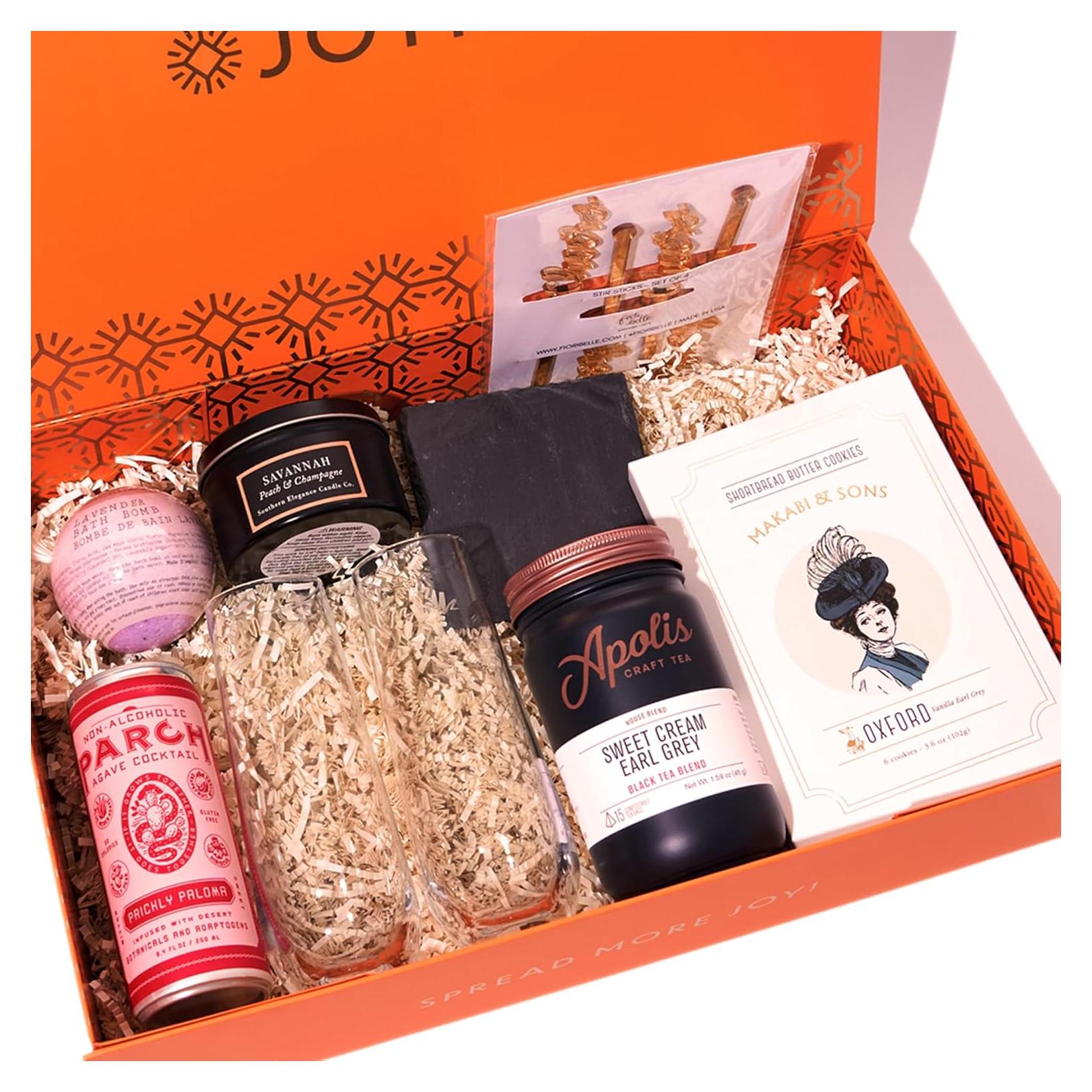 Caja de Regalo Joyful Co. Loved para Novia y Novio - Incluye Copas, Galletas y Vela