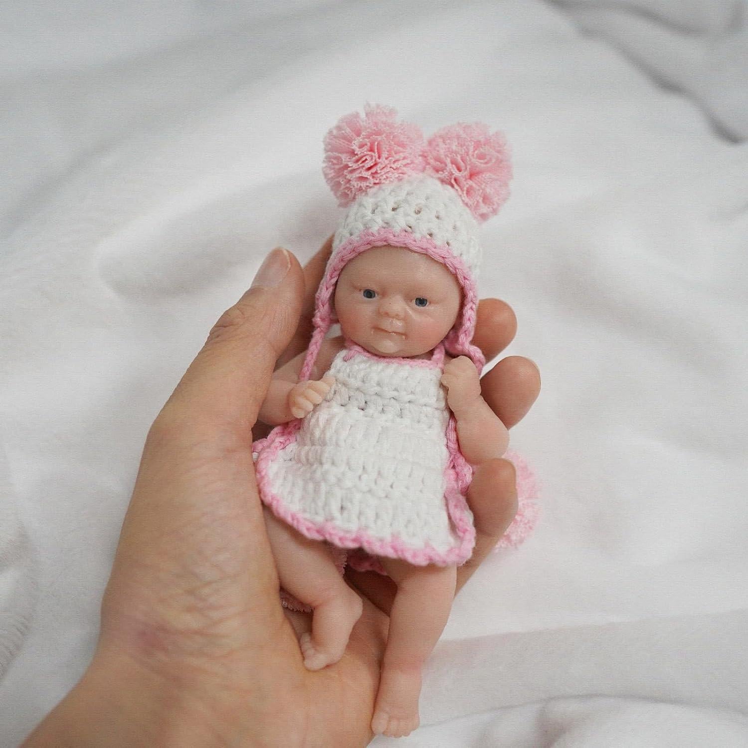 Muñeca Reborn Mini Niña 11.4 cm Silicona Ojos Abiertos